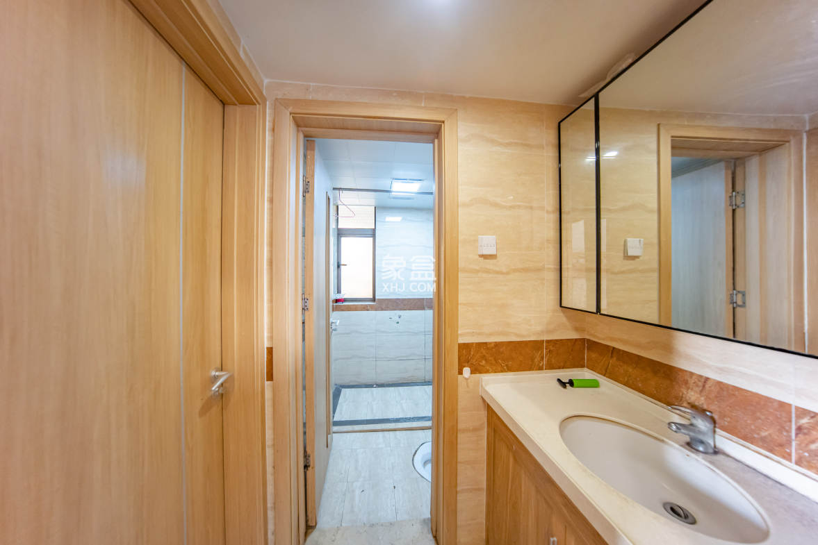 江山帝景哈佛 3室2厅1卫 95.0万 江山帝景哈佛 3室2厅1卫 95.0万卫生间