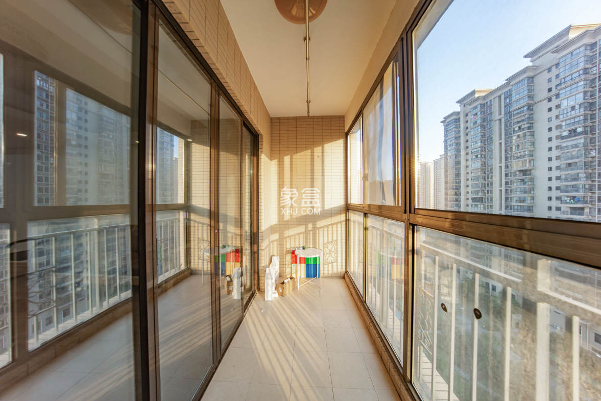 江山帝景哈佛 3室2厅1卫 95.0万 江山帝景哈佛 3室2厅1卫 95.0万阳台