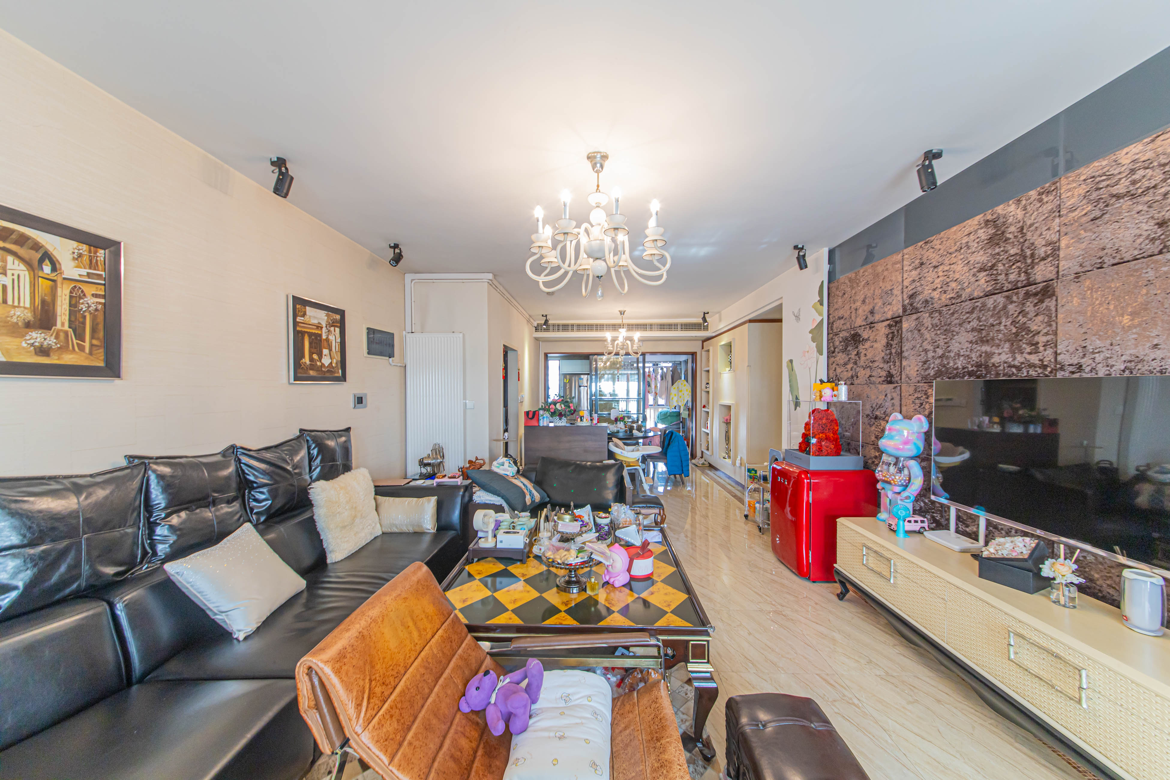 保利花园  3室2厅2卫    120.0万 保利花园  3室2厅2卫    120.0万客厅