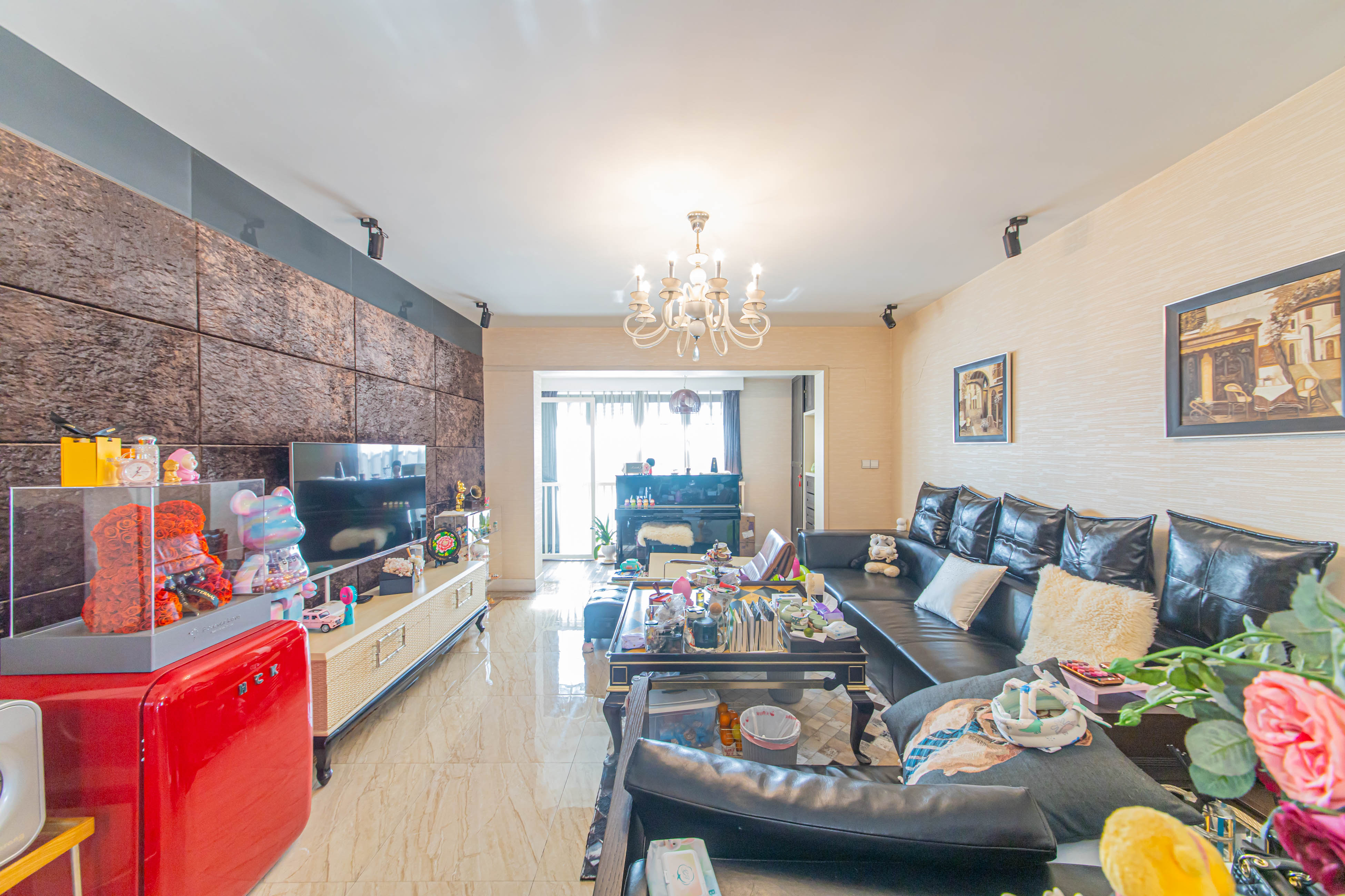 保利花园  3室2厅2卫    120.0万 保利花园  3室2厅2卫    120.0万客厅