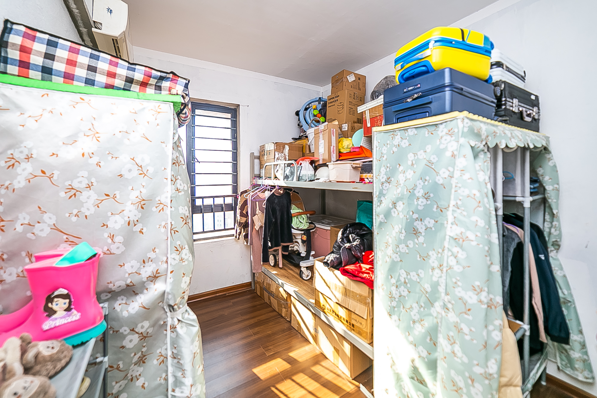 荣悦台 3室2厅2卫 176.8万 荣悦台 3室2厅2卫 176.8万卧室