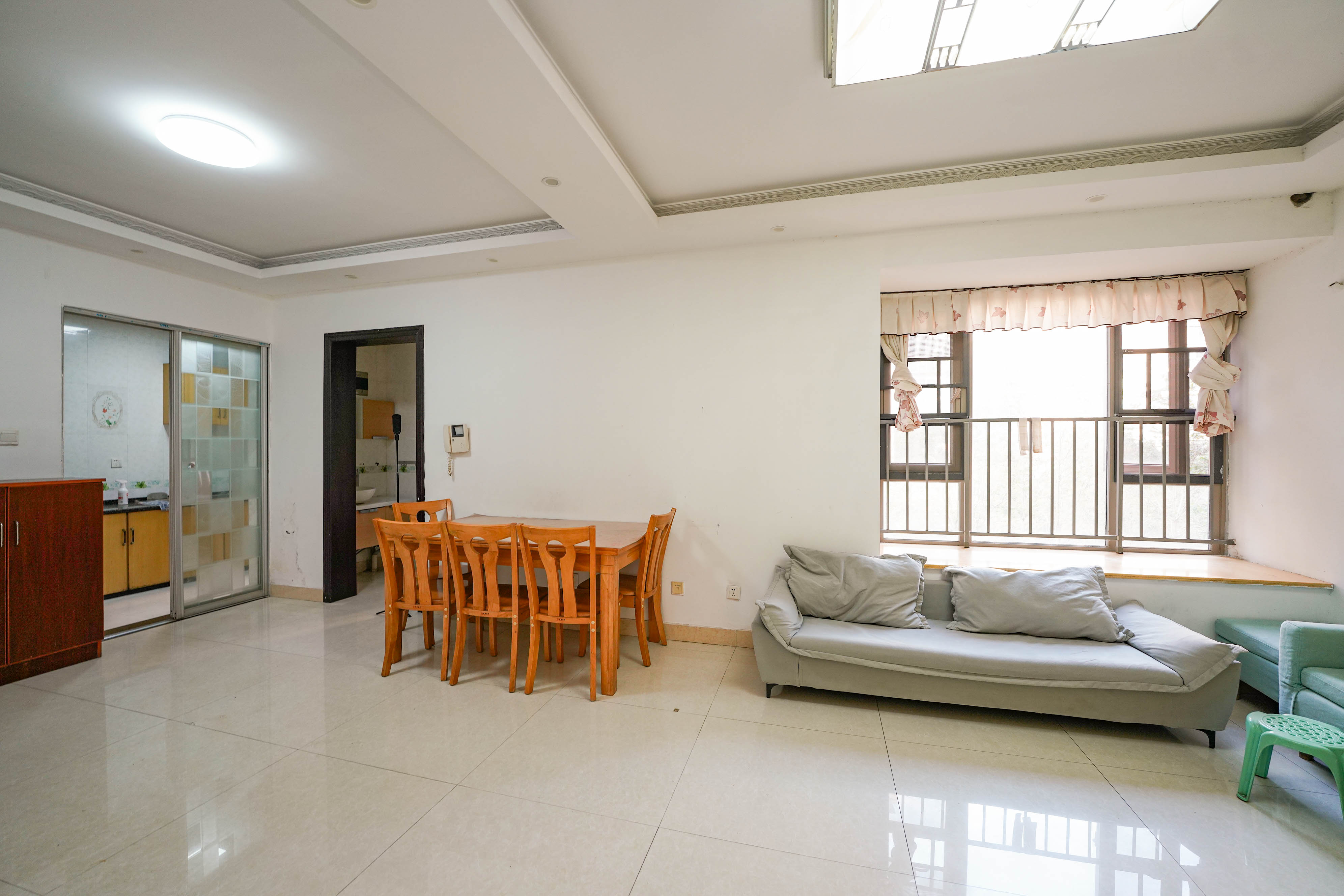 怡海星城 2室2厅1卫 43.8万 怡海星城 2室2厅1卫 43.8万客厅