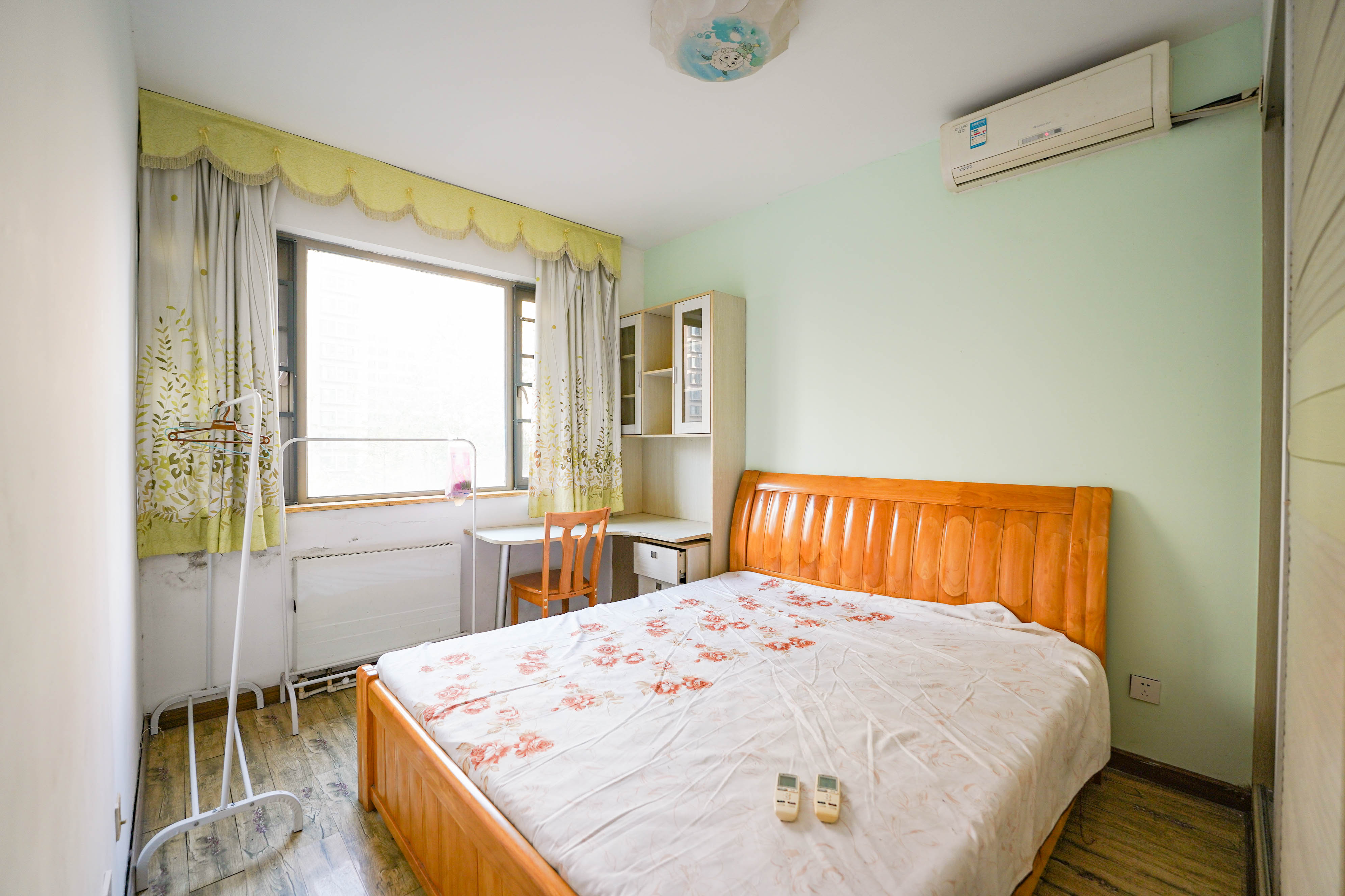 怡海星城 2室2厅1卫 43.8万 怡海星城 2室2厅1卫 43.8万卧室