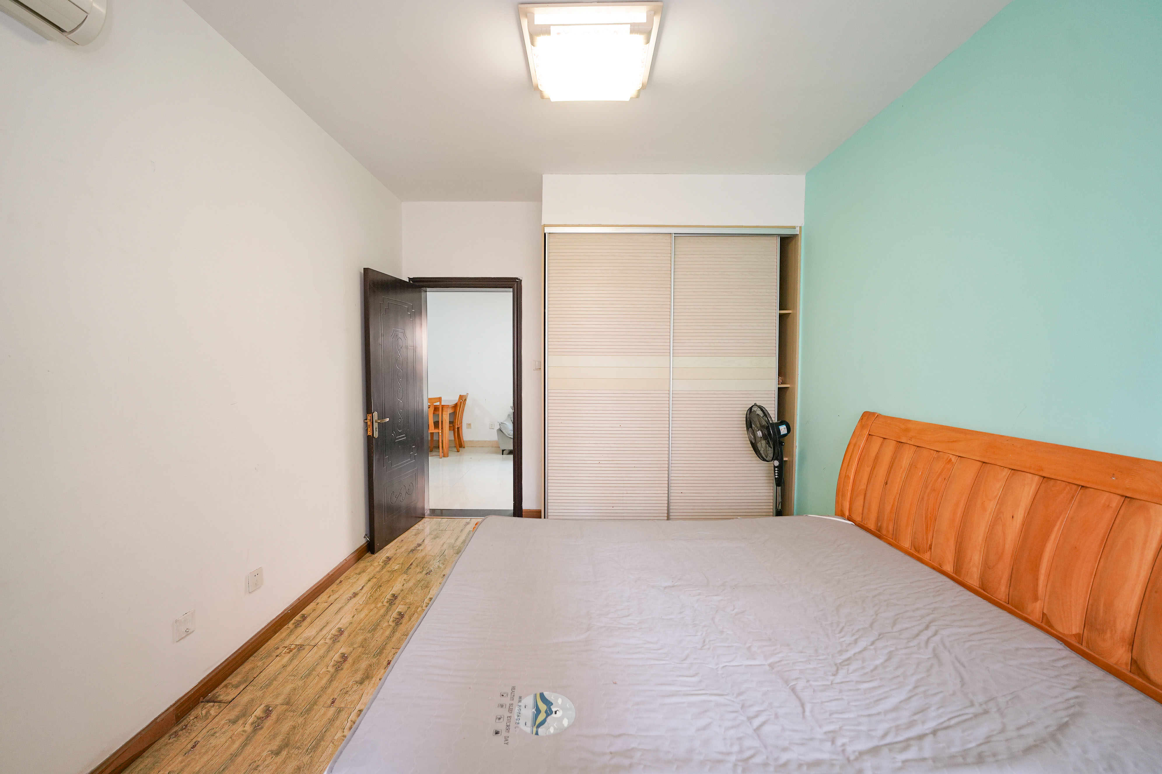 怡海星城 2室2厅1卫 43.8万 怡海星城 2室2厅1卫 43.8万卧室