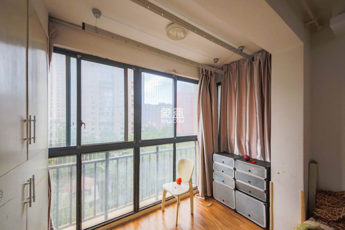 青园 3室2厅1卫 82.0万 青园 3室2厅1卫 82.0万阳台