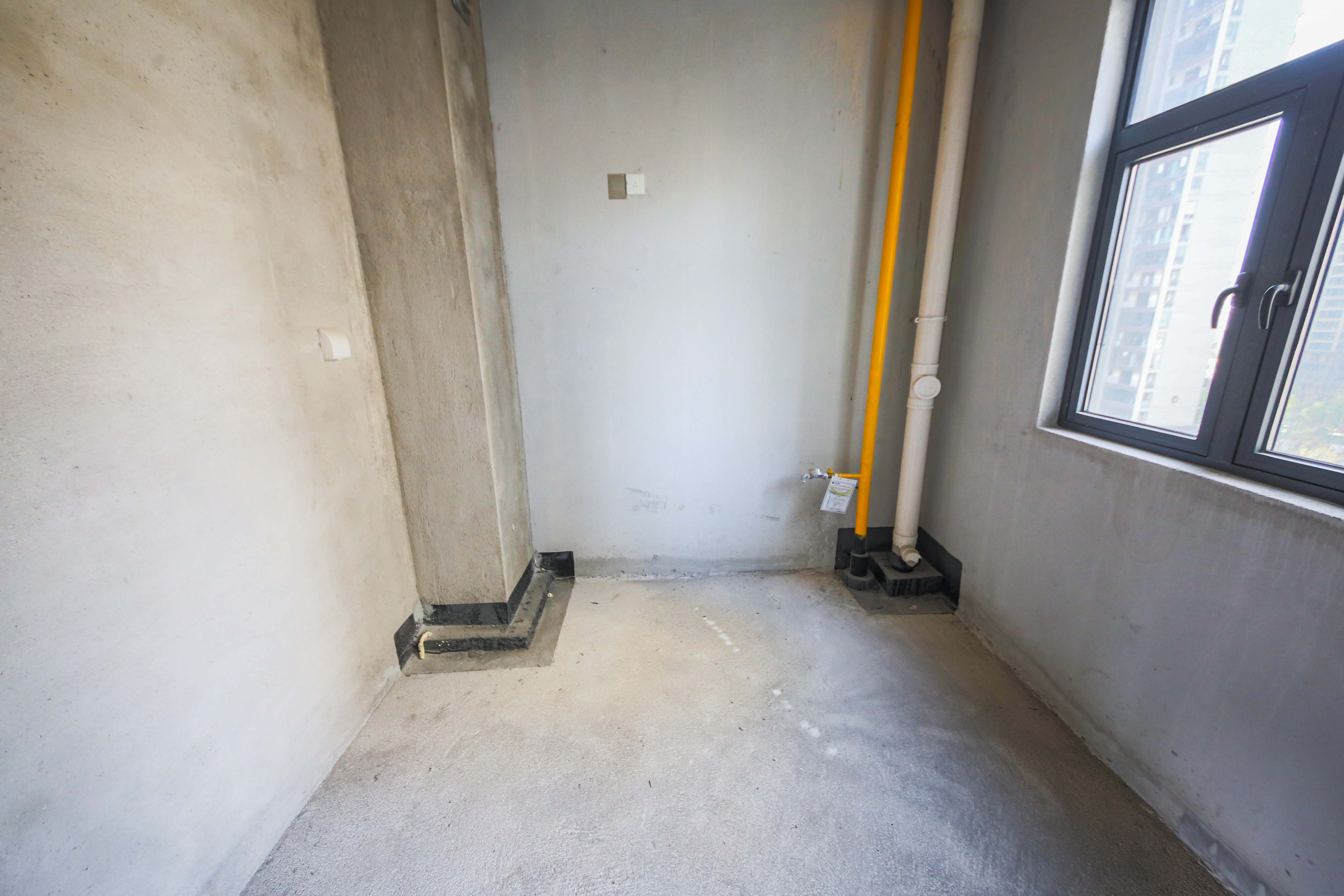 中建钰和城  4室2厅2卫   178.00万厨房