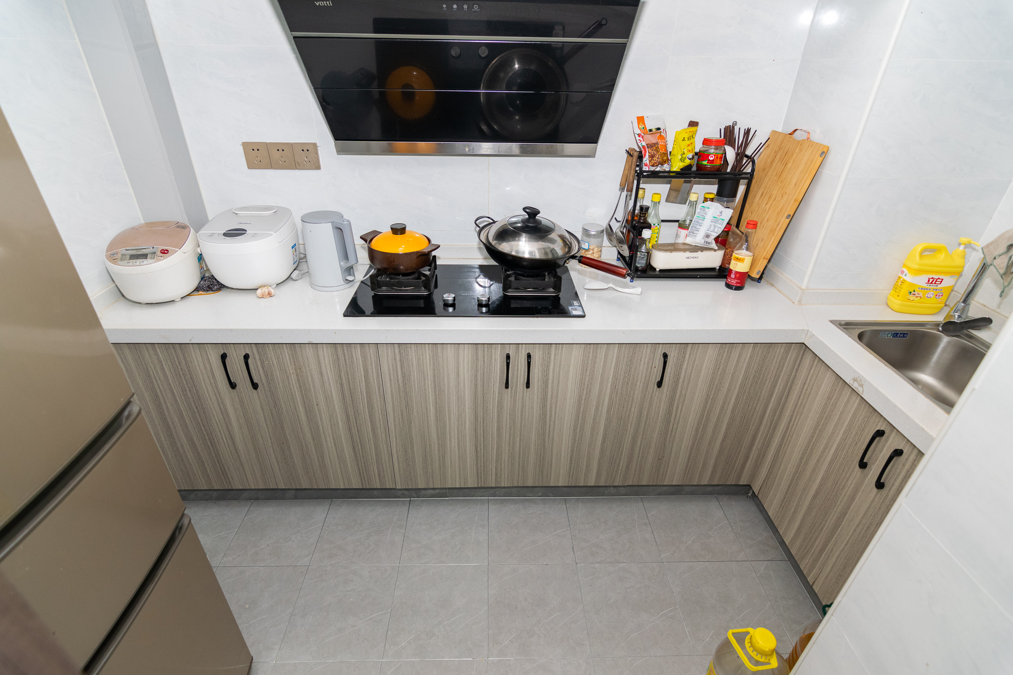 美的翰城  3室2厅1卫    65.0万 美的翰城  3室2厅1卫    65.0万厨房