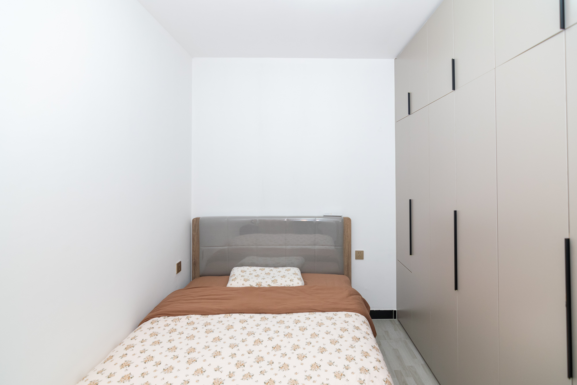 美的翰城  3室2厅1卫    65.0万 美的翰城  3室2厅1卫    65.0万卧室