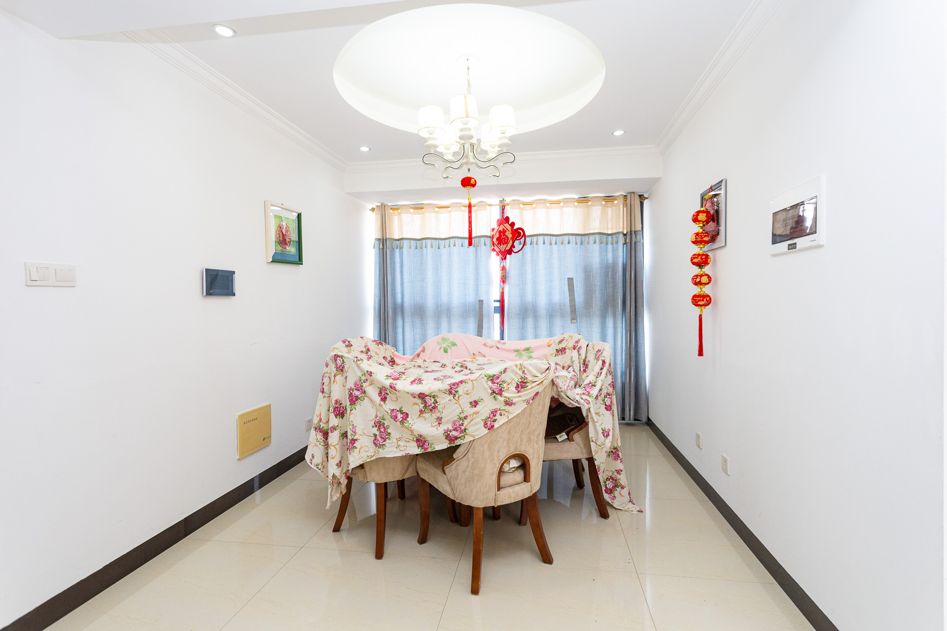 勤诚达新界 4室2厅2卫 125.0万 勤诚达新界 4室2厅2卫 125.0万客厅