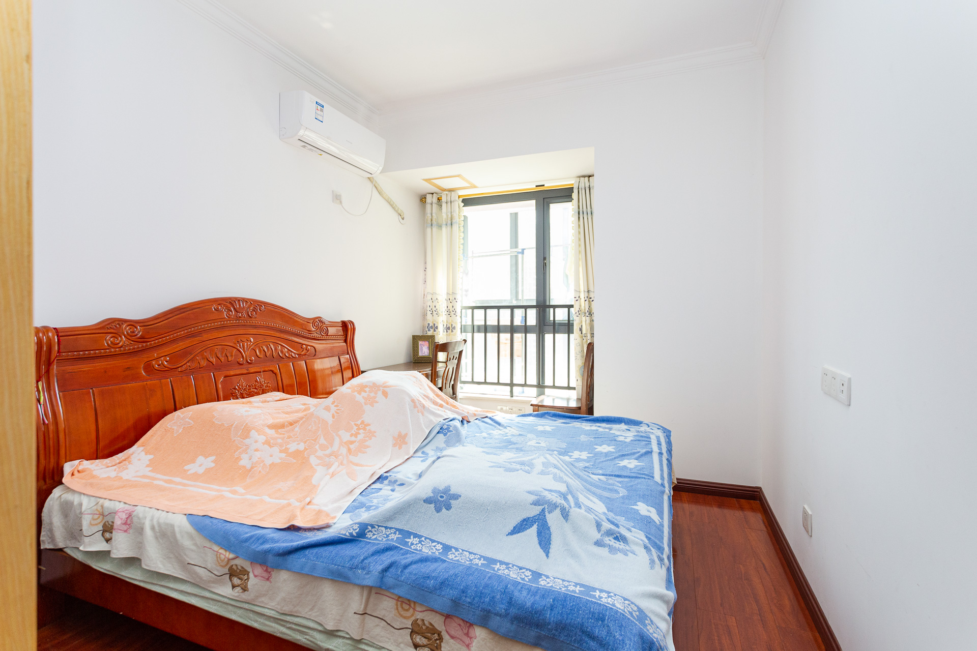 勤诚达新界  4室2厅2卫    125.0万卧室