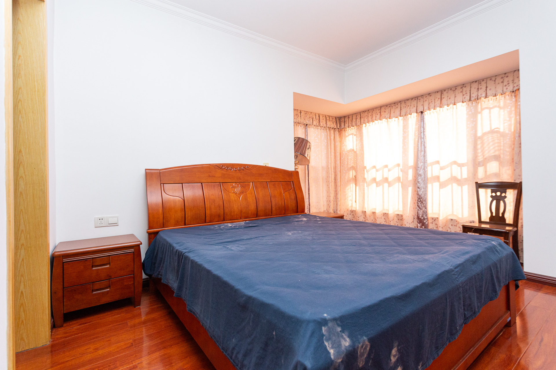 勤诚达新界  4室2厅2卫    125.0万卧室