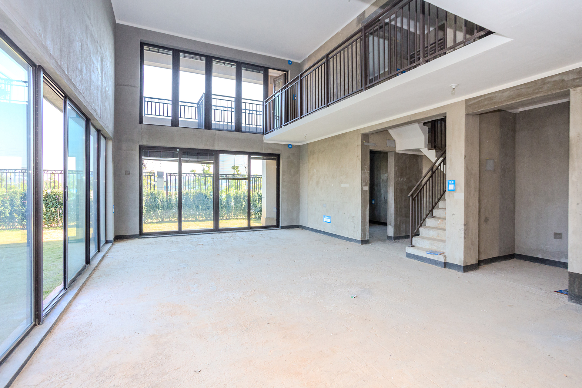 时代建发和著  6室2厅2卫   600.00万客厅