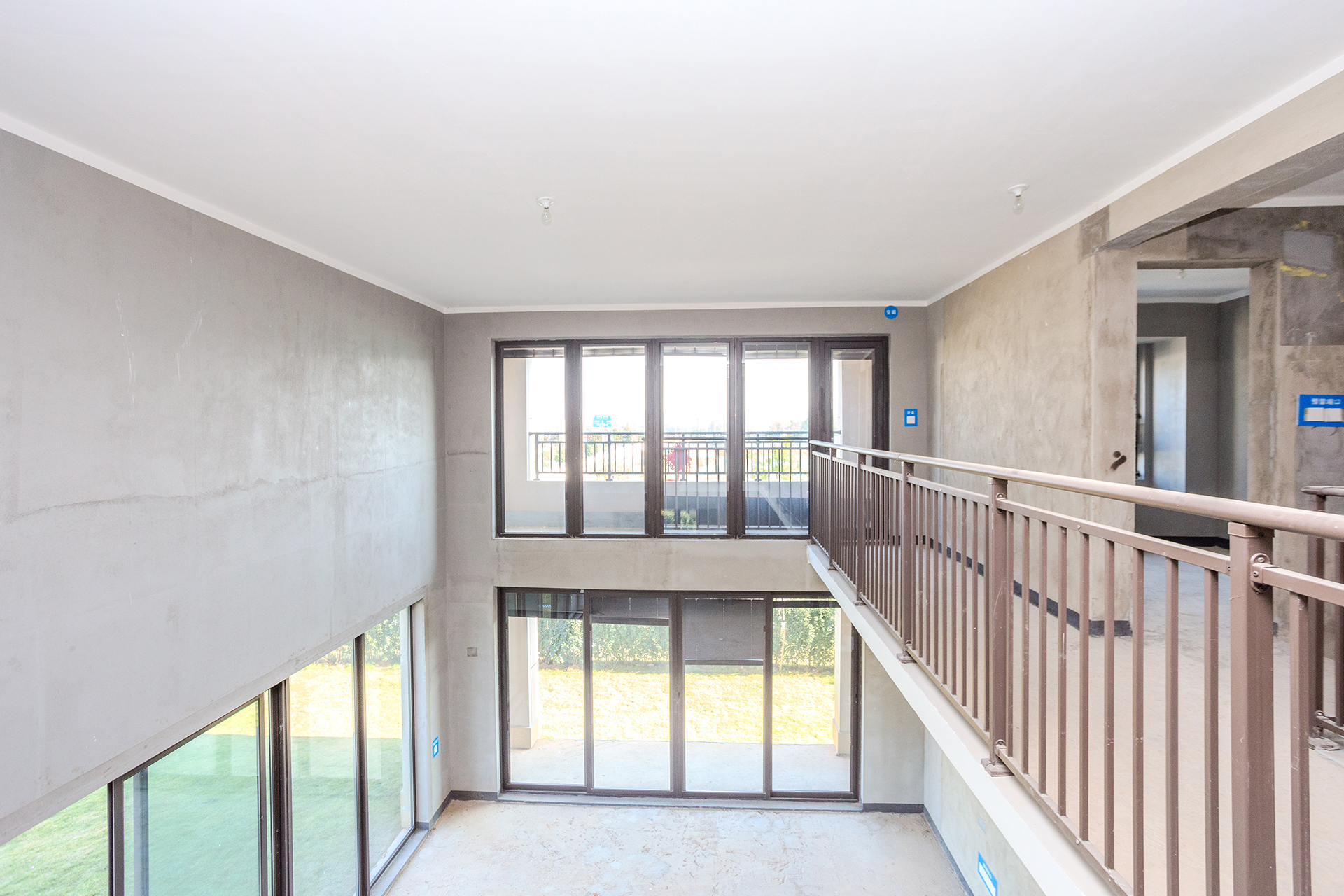 时代建发和著  6室2厅2卫   600.00万卧室