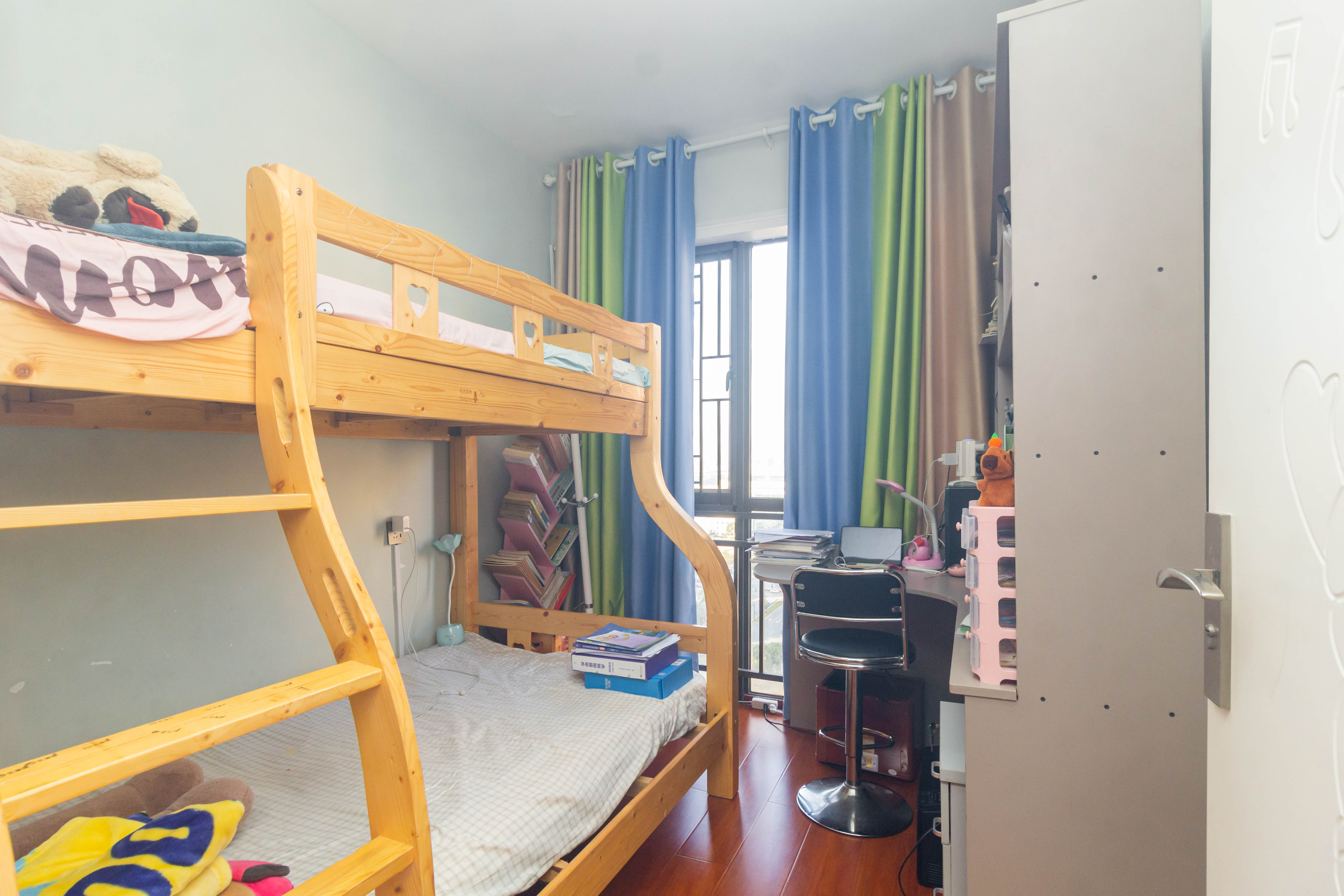 旭辉华庭  3室2厅2卫   84.80万卧室