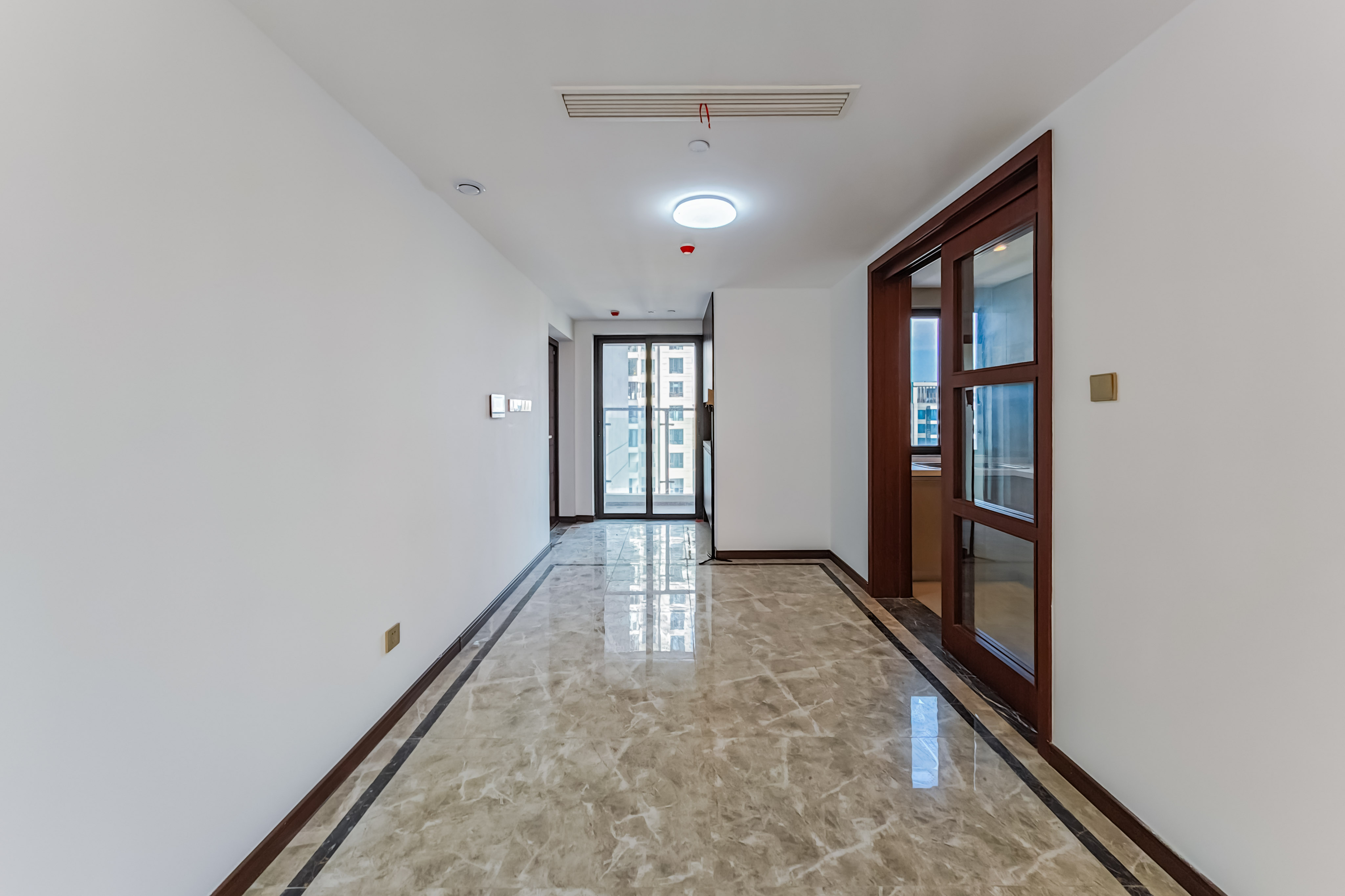 绿地长沙城际空间站(绿地新里佳苑) 4室2厅2卫 158.0万 绿地长沙城际空间站(绿地新里佳苑) 4室2厅2卫 158.0万客厅