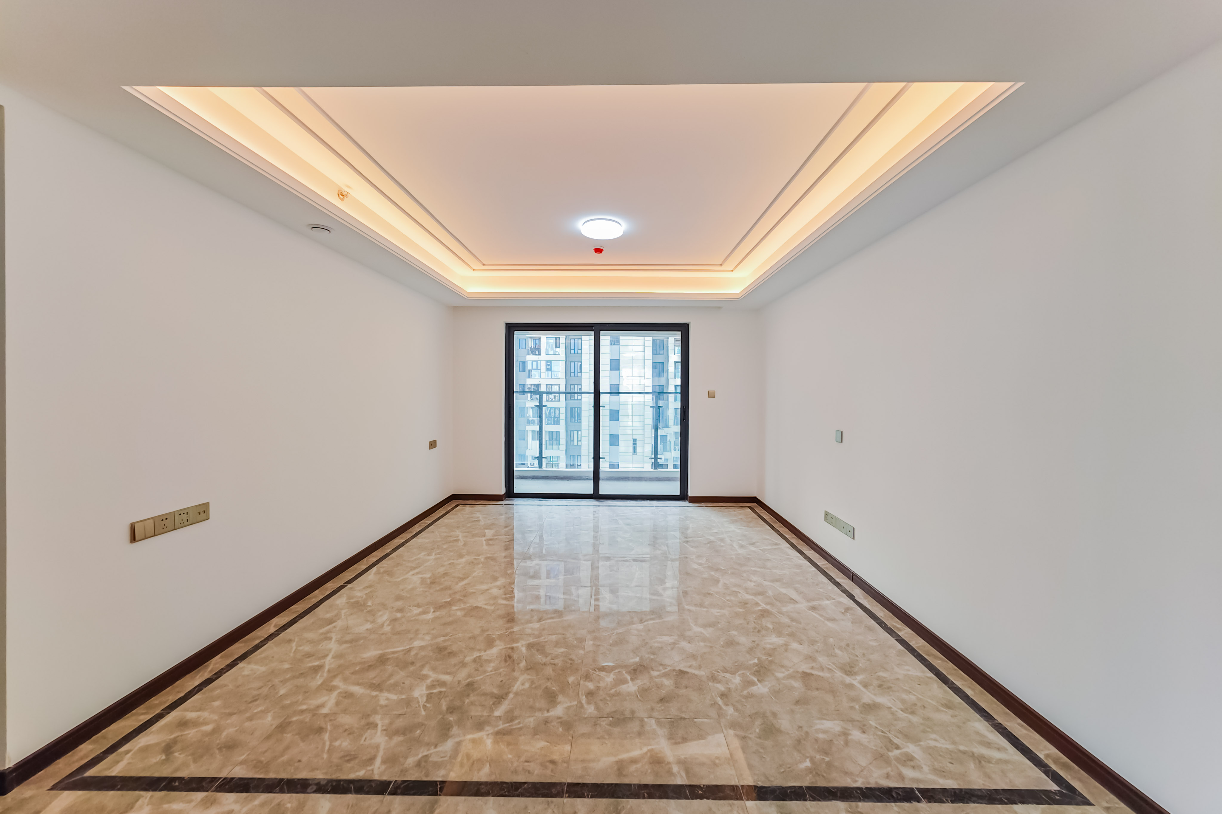 绿地长沙城际空间站(绿地新里佳苑) 4室2厅2卫 158.0万 绿地长沙城际空间站(绿地新里佳苑) 4室2厅2卫 158.0万客厅