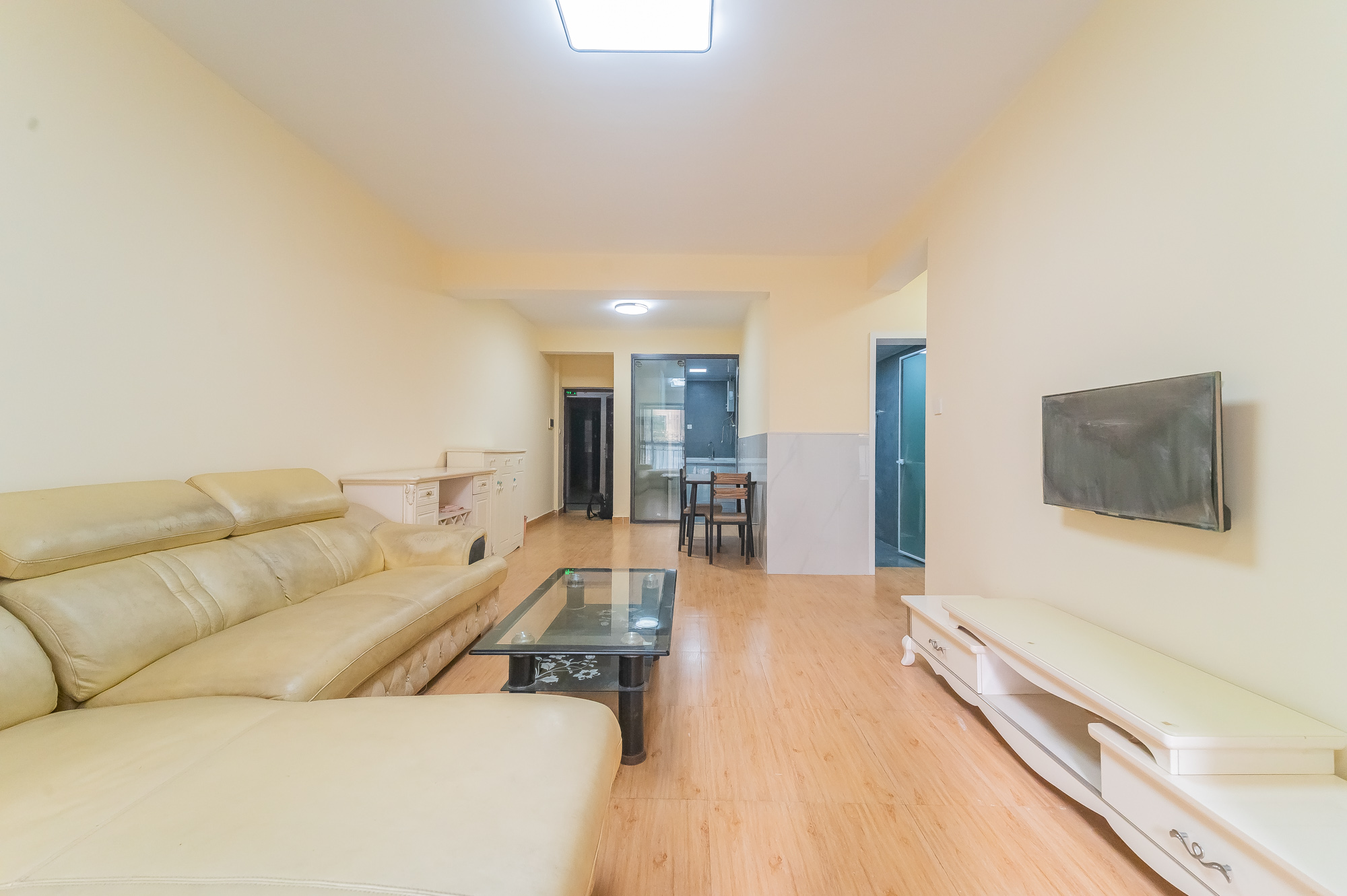 水岸世景  3室1厅1卫    60.8万 水岸世景  3室1厅1卫    60.8万客厅