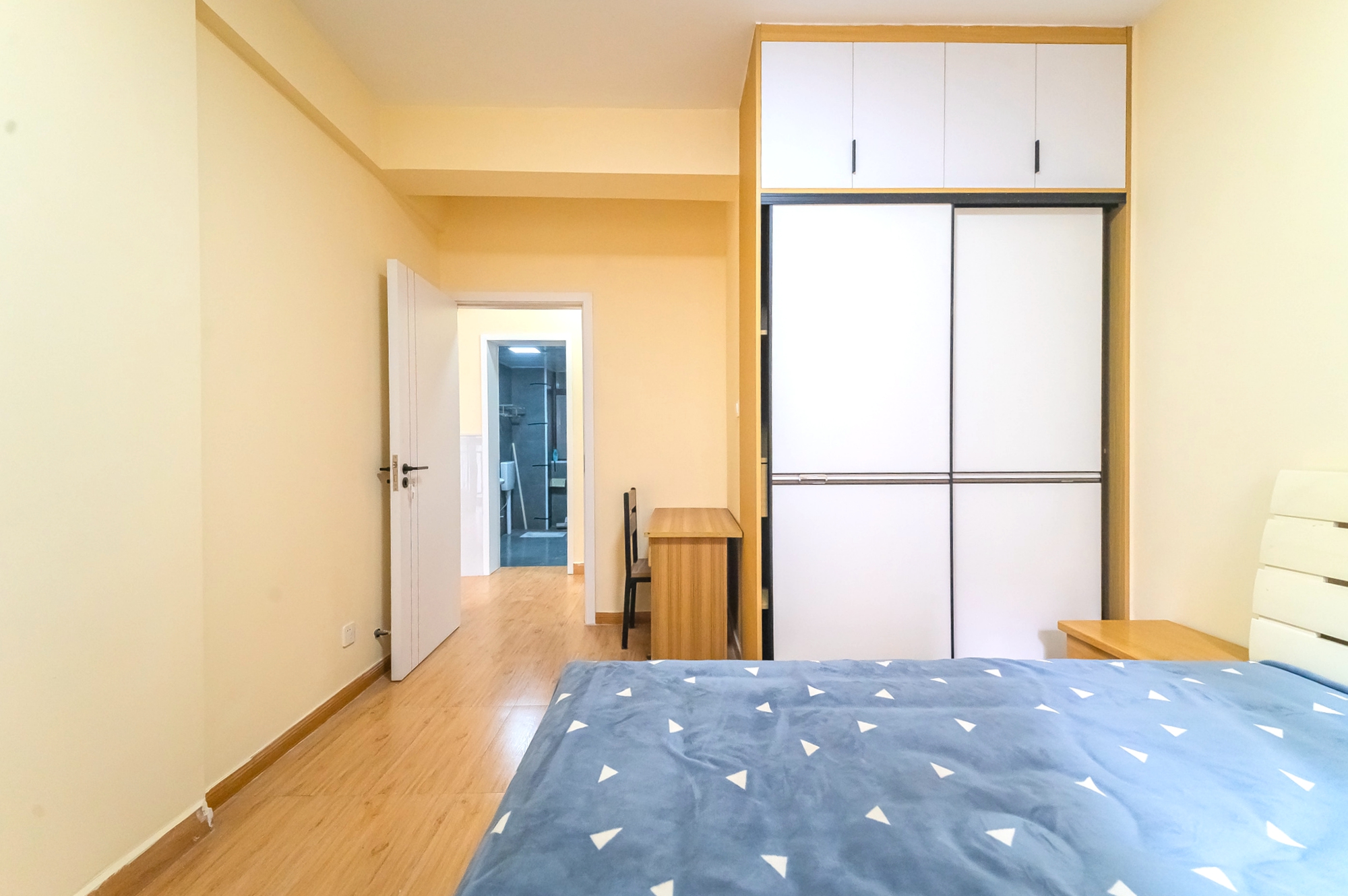 水岸世景  3室1厅1卫    60.8万 水岸世景  3室1厅1卫    60.8万卧室