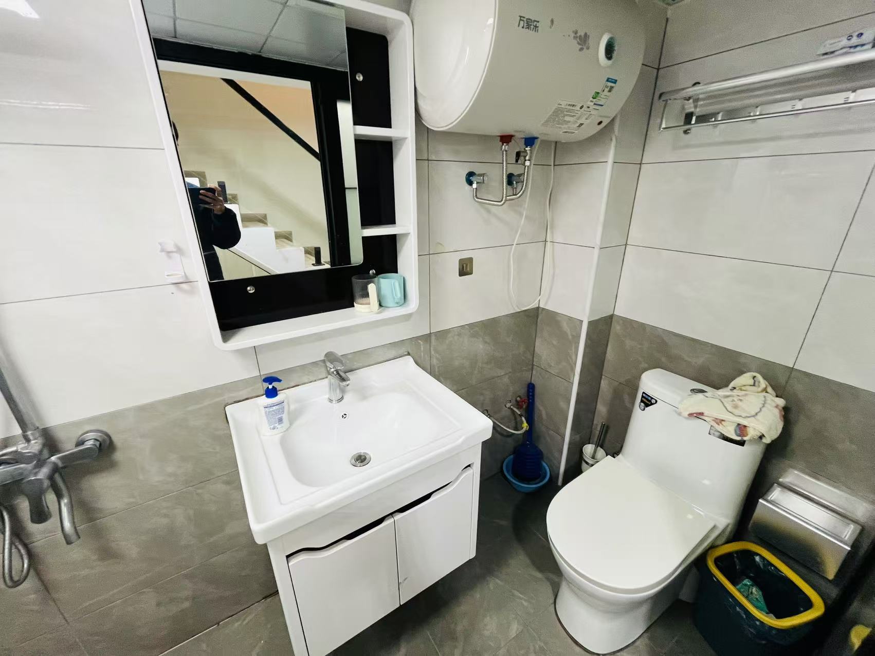 弘坤云寓 1室1厅1卫 2800.0元/月 弘坤云寓 1室1厅1卫 2800.0元/月室内图