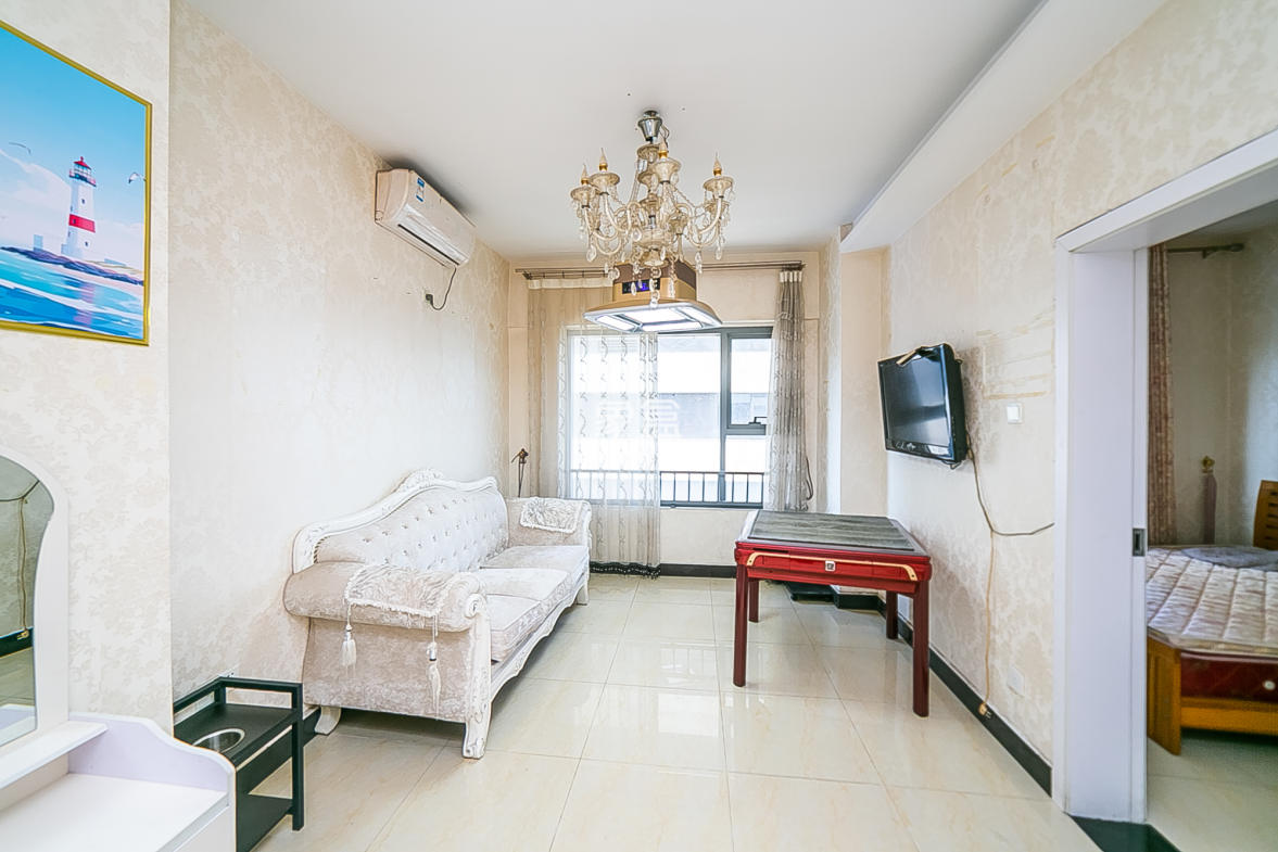 东怡外国(南湖一号) 2室1厅1卫 57.0万 东怡外国(南湖一号) 2室1厅1卫 57.0万客厅