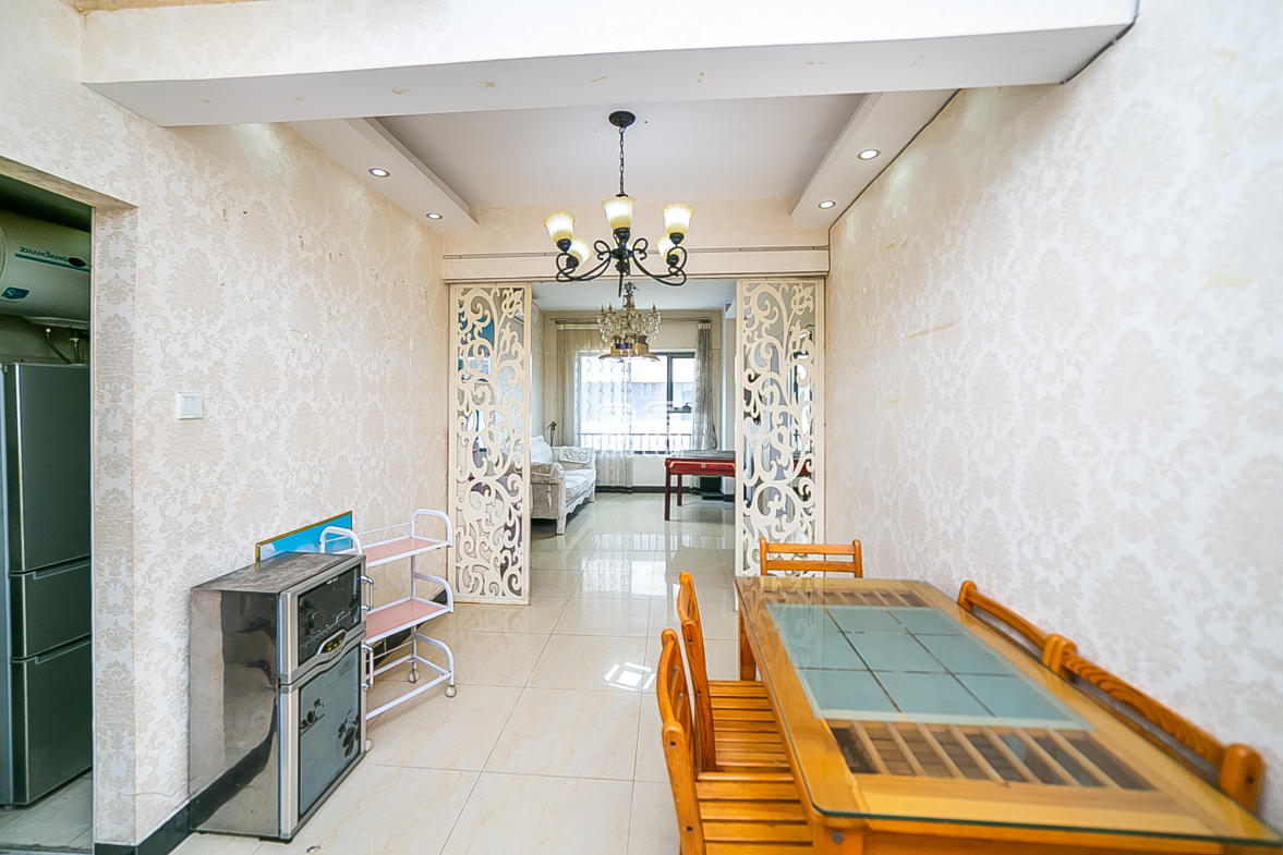 东怡外国(南湖一号) 2室1厅1卫 57.0万 东怡外国(南湖一号) 2室1厅1卫 57.0万客厅