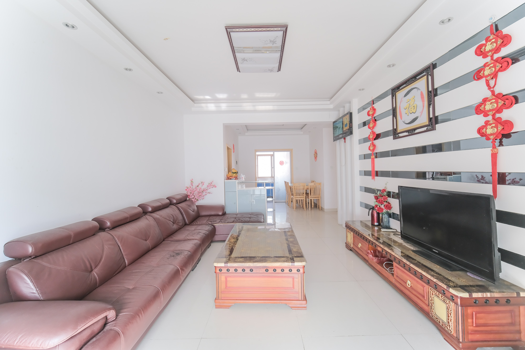 华业新城之都(星城之家) 3室2厅2卫 49.8万 华业新城之都(星城之家) 3室2厅2卫 49.8万客厅