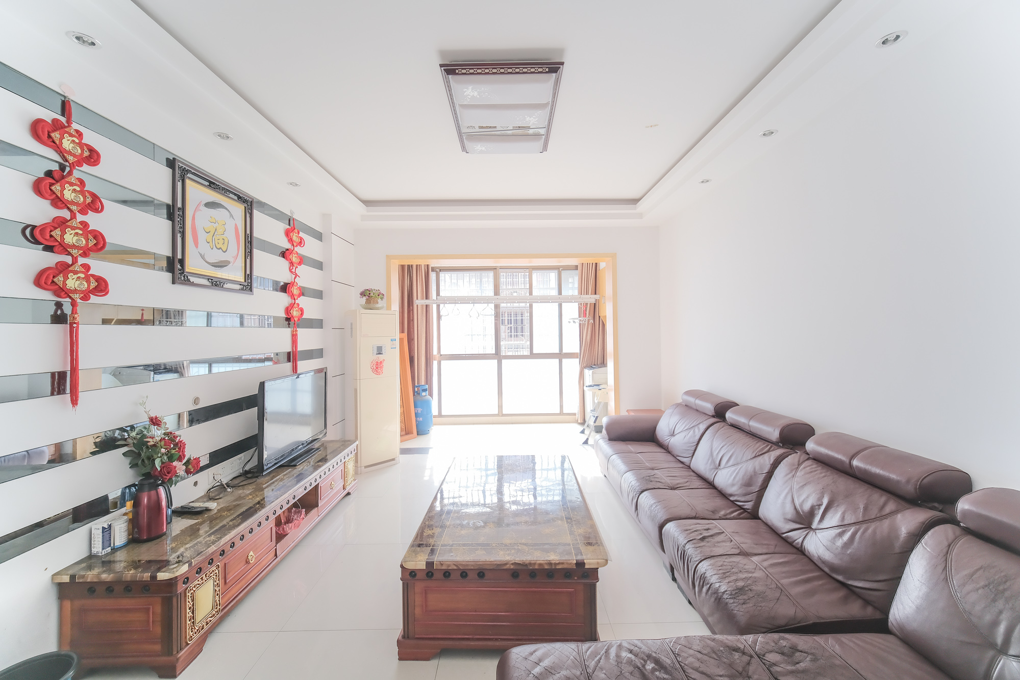 华业新城之都(星城之家) 3室2厅2卫 49.8万 华业新城之都(星城之家) 3室2厅2卫 49.8万客厅