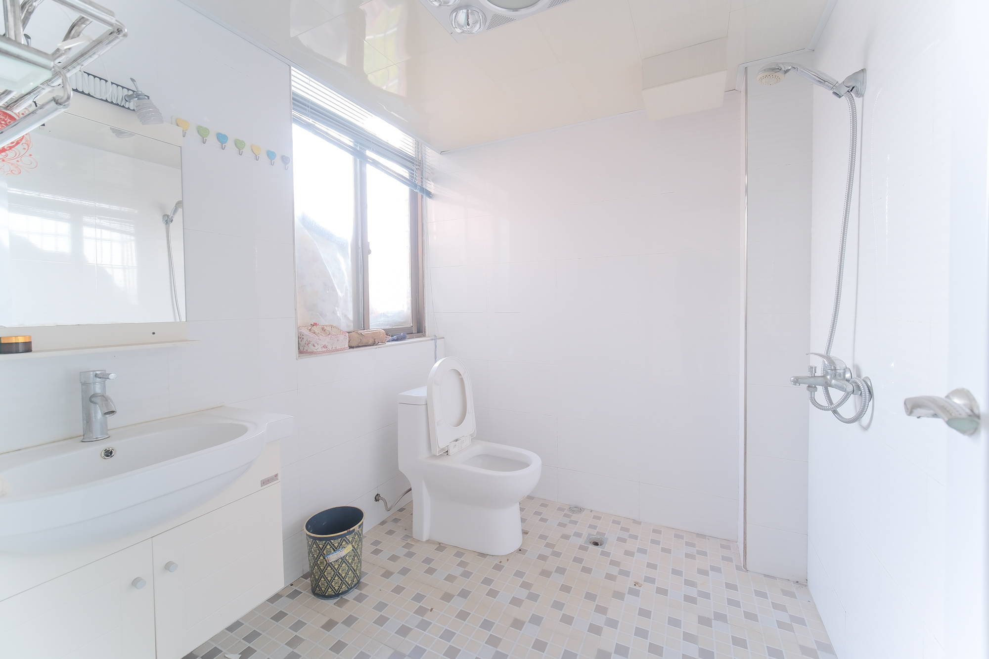 华业新城之都(星城之家) 3室2厅2卫 49.8万 华业新城之都(星城之家) 3室2厅2卫 49.8万卫生间