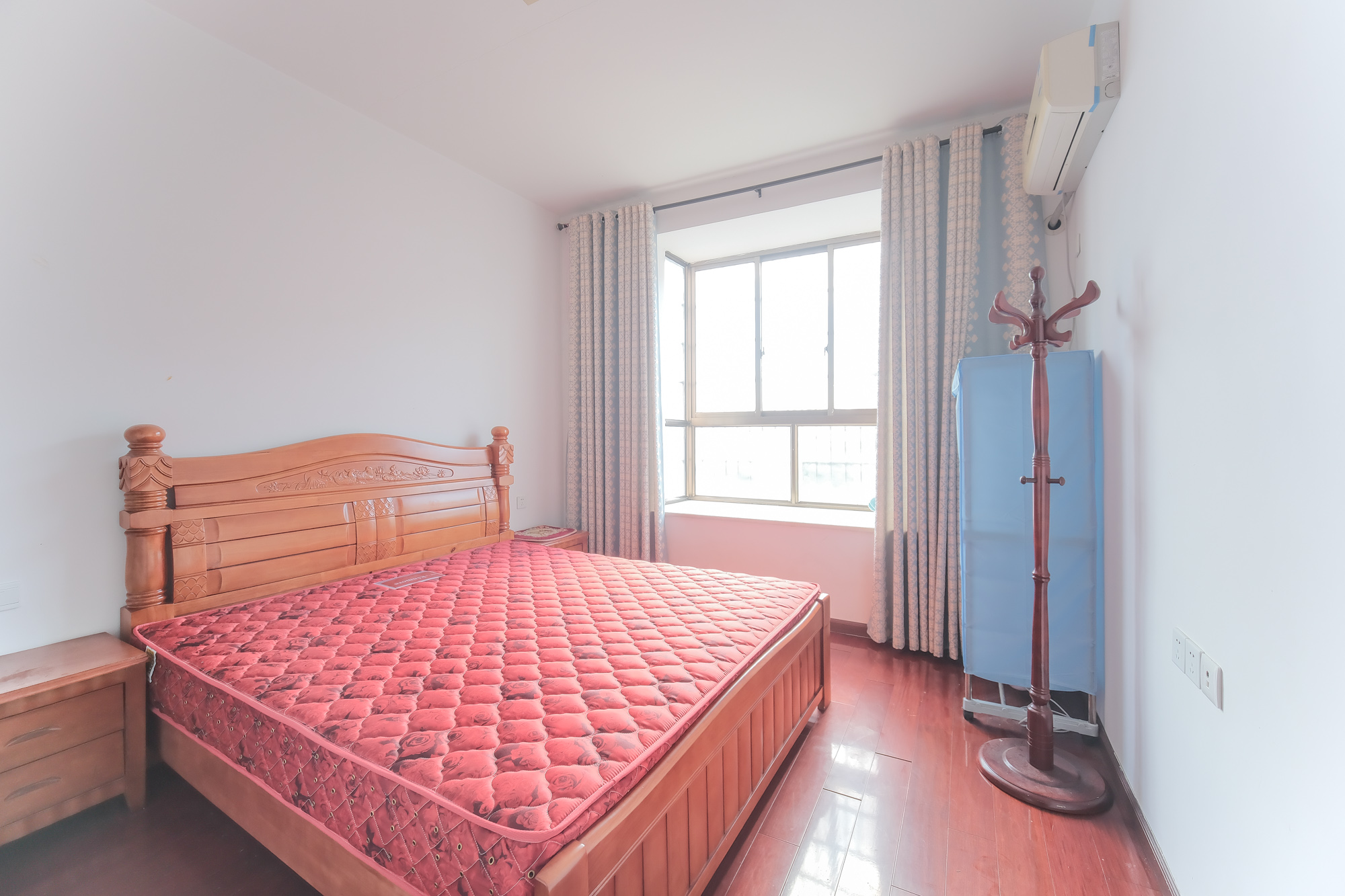 华业新城之都(星城之家) 3室2厅2卫 49.8万 华业新城之都(星城之家) 3室2厅2卫 49.8万卧室