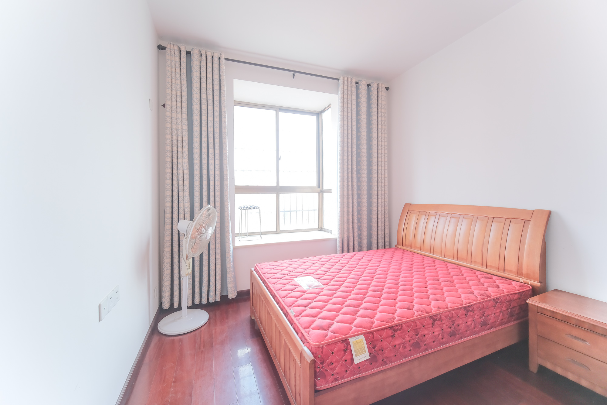 华业新城之都(星城之家) 3室2厅2卫 49.8万 华业新城之都(星城之家) 3室2厅2卫 49.8万卧室