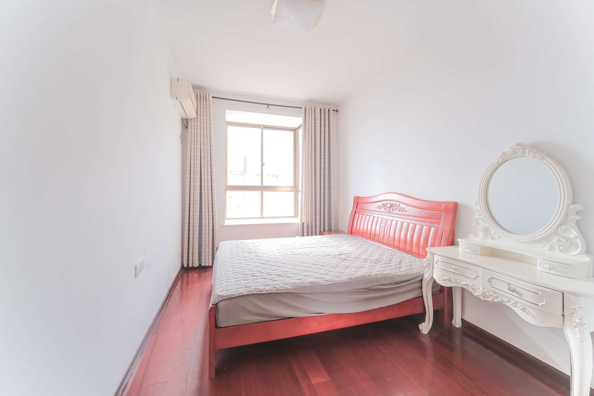 华业新城之都(星城之家) 3室2厅2卫 49.8万 华业新城之都(星城之家) 3室2厅2卫 49.8万卧室