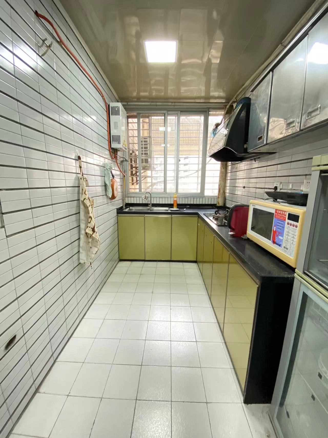 世贸中心  3室2厅2卫    2500.0元/月 世贸中心  3室2厅2卫    2500.0元/月室内图