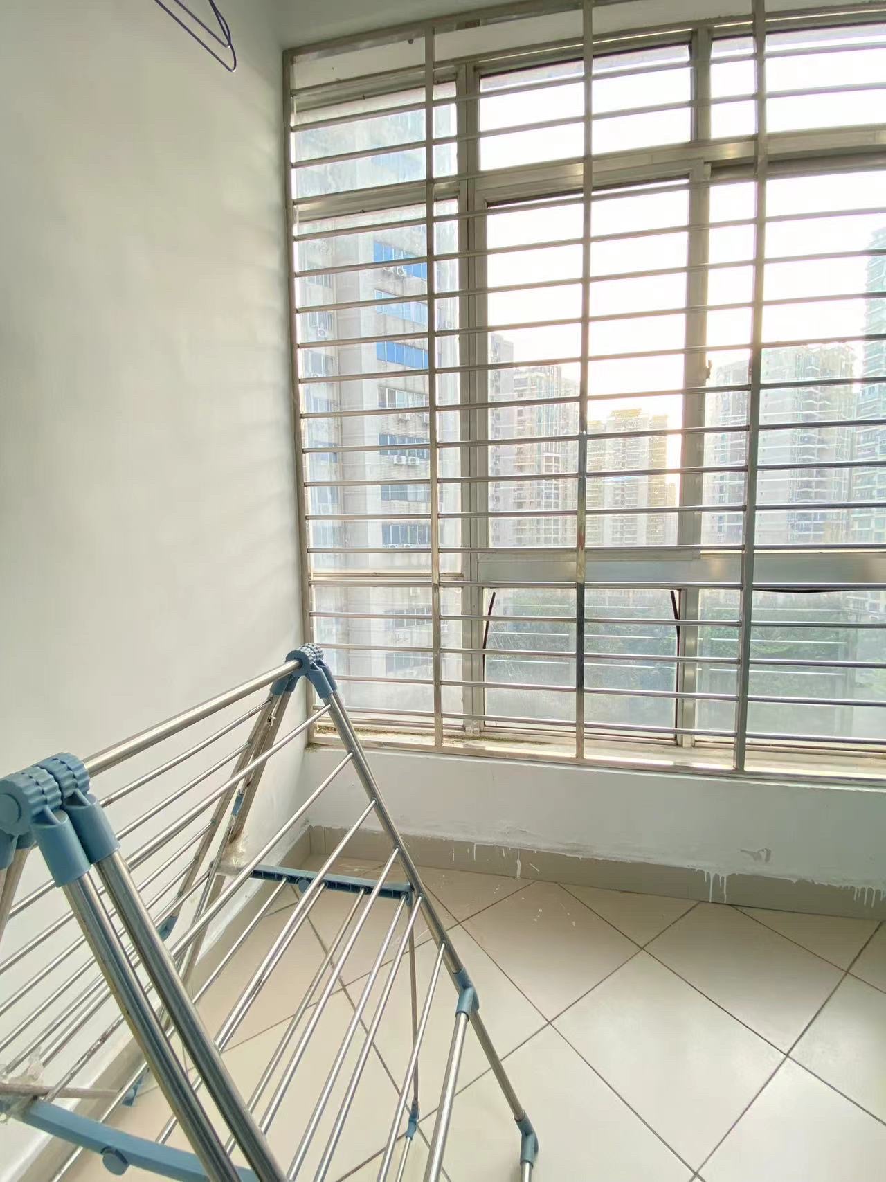 世贸中心  3室2厅2卫    2500.0元/月 世贸中心  3室2厅2卫    2500.0元/月室内图