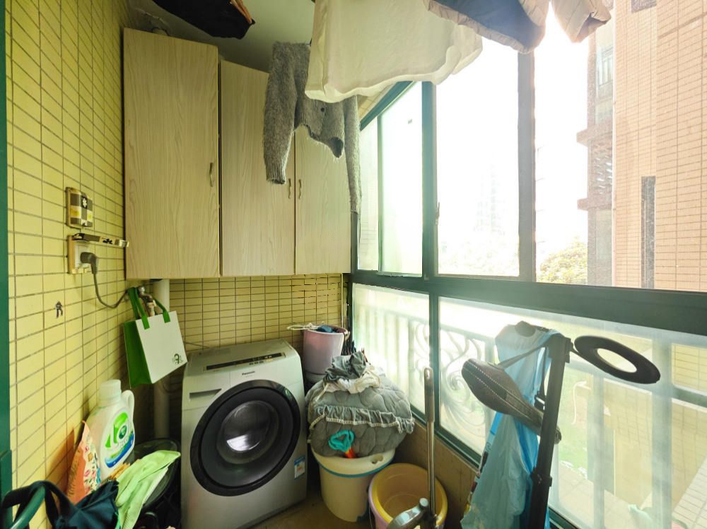 恒大城  3室2厅1卫   1900.00元/月室内图
