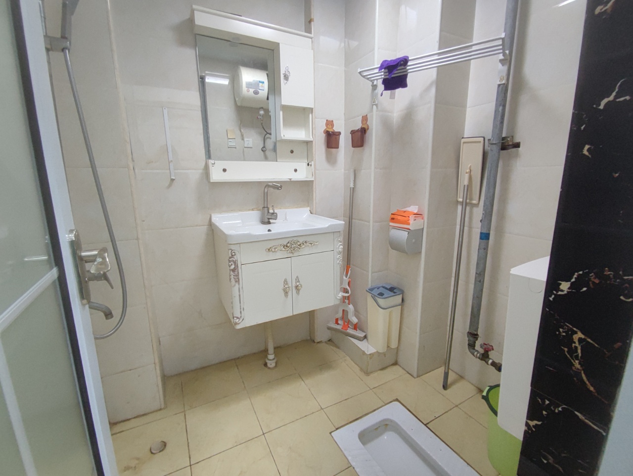 中建芙蓉工社 1室1厅1卫 1200.0元/月 中建芙蓉工社 1室1厅1卫 1200.0元/月室内图