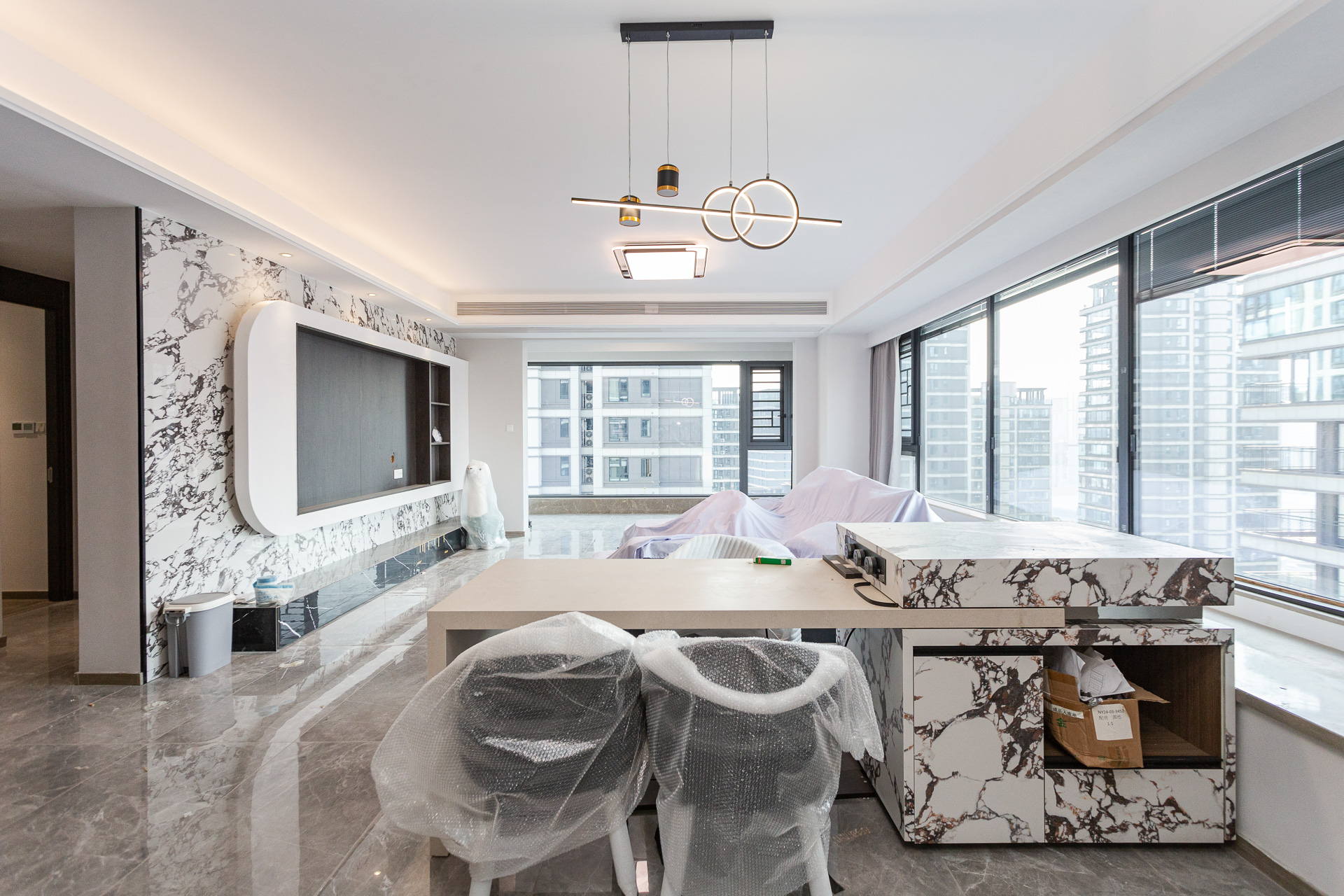 越秀湘江星汇城三期  4室2厅3卫    300.0万 越秀湘江星汇城三期  4室2厅3卫    300.0万客厅