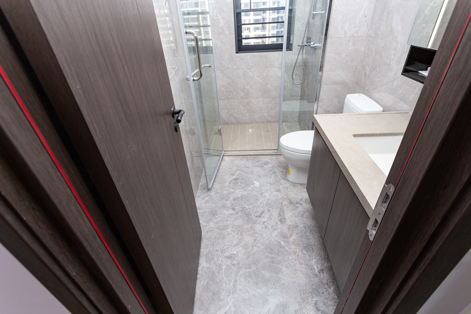 越秀湘江星汇城三期  4室2厅3卫    300.0万 越秀湘江星汇城三期  4室2厅3卫    300.0万卫生间