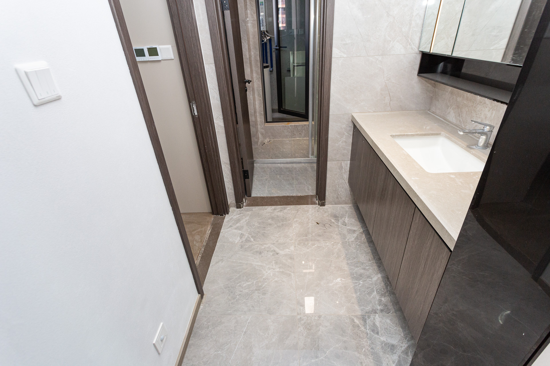 越秀湘江星汇城三期  4室2厅3卫    300.0万 越秀湘江星汇城三期  4室2厅3卫    300.0万卫生间