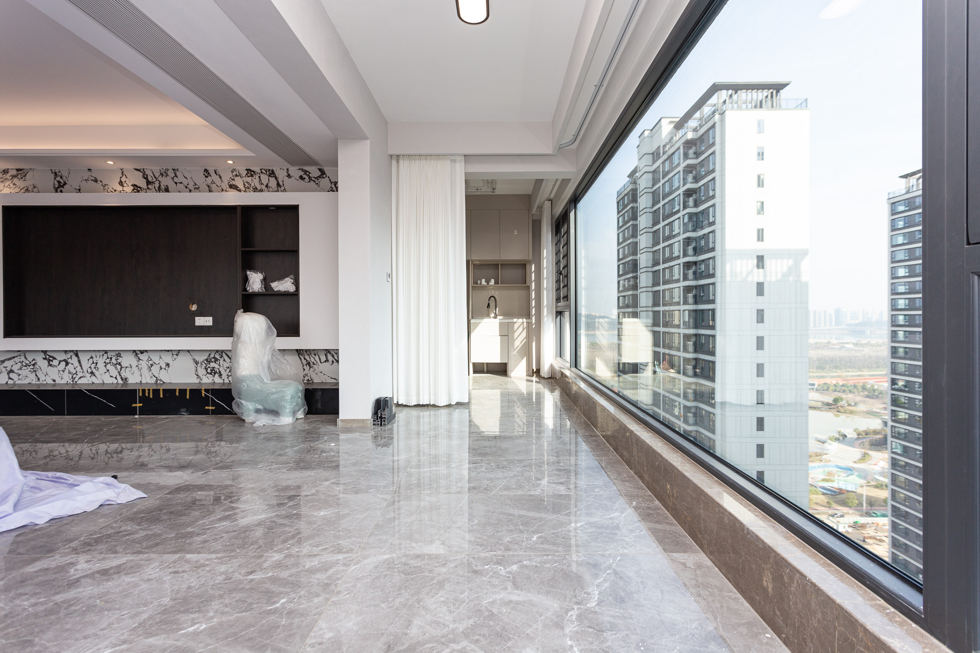 越秀湘江星汇城三期  4室2厅3卫    300.0万 越秀湘江星汇城三期  4室2厅3卫    300.0万阳台