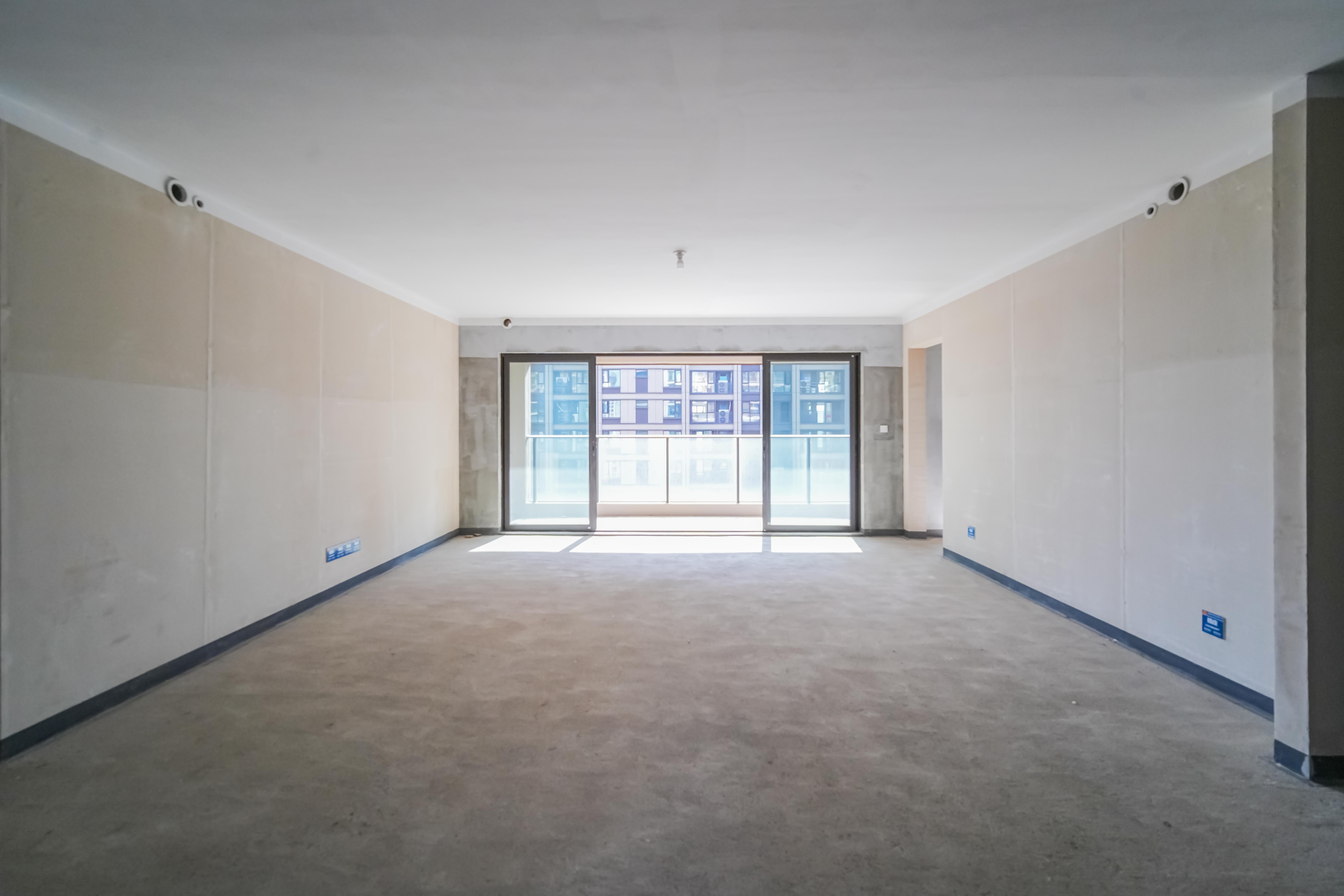 建发玖洲和玺  4室2厅2卫   240.00万其他