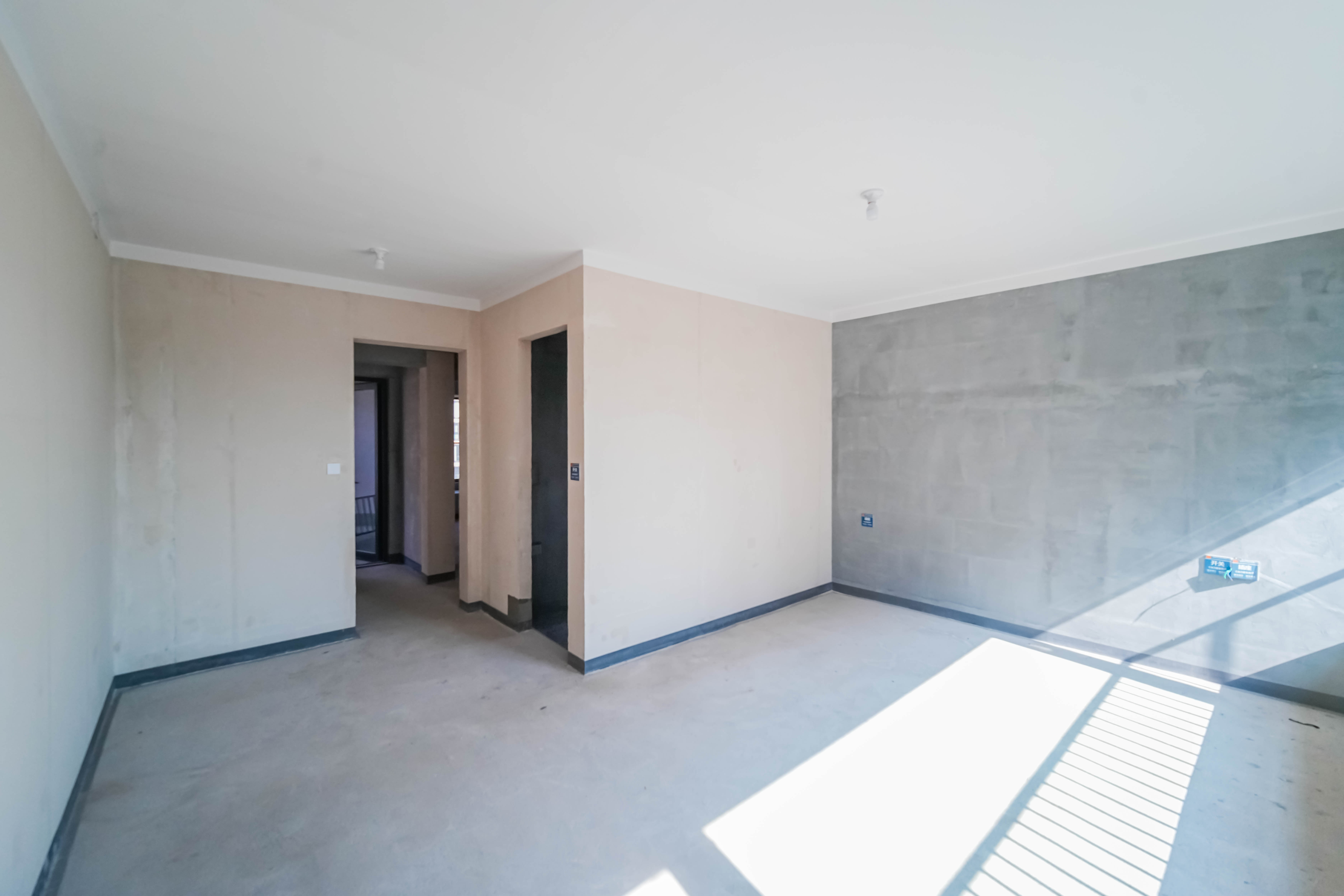建发玖洲和玺  4室2厅2卫   240.00万其他