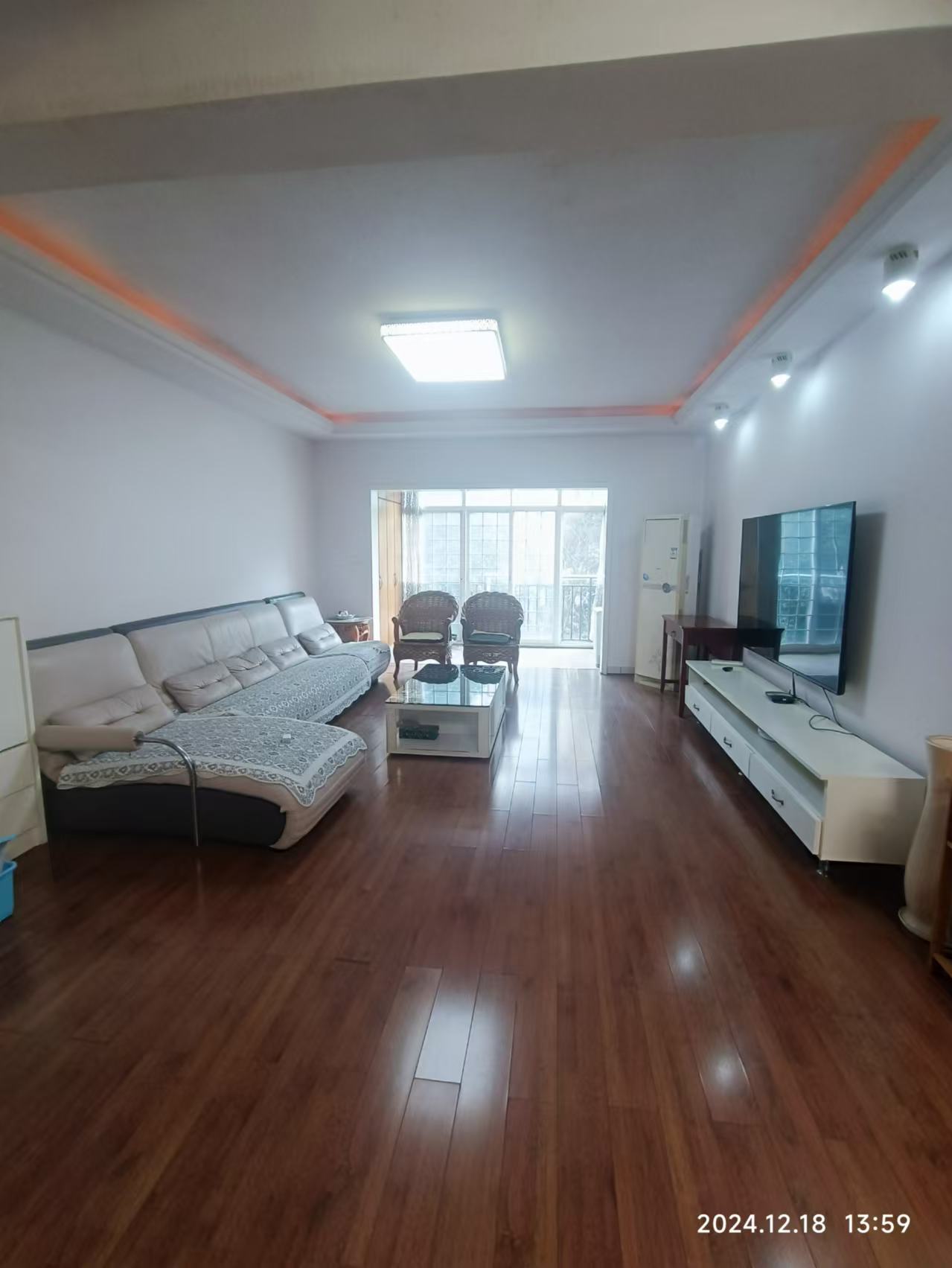 上城世家 3室2厅1卫 2000.0元/月 上城世家 3室2厅1卫 2000.0元/月室内图