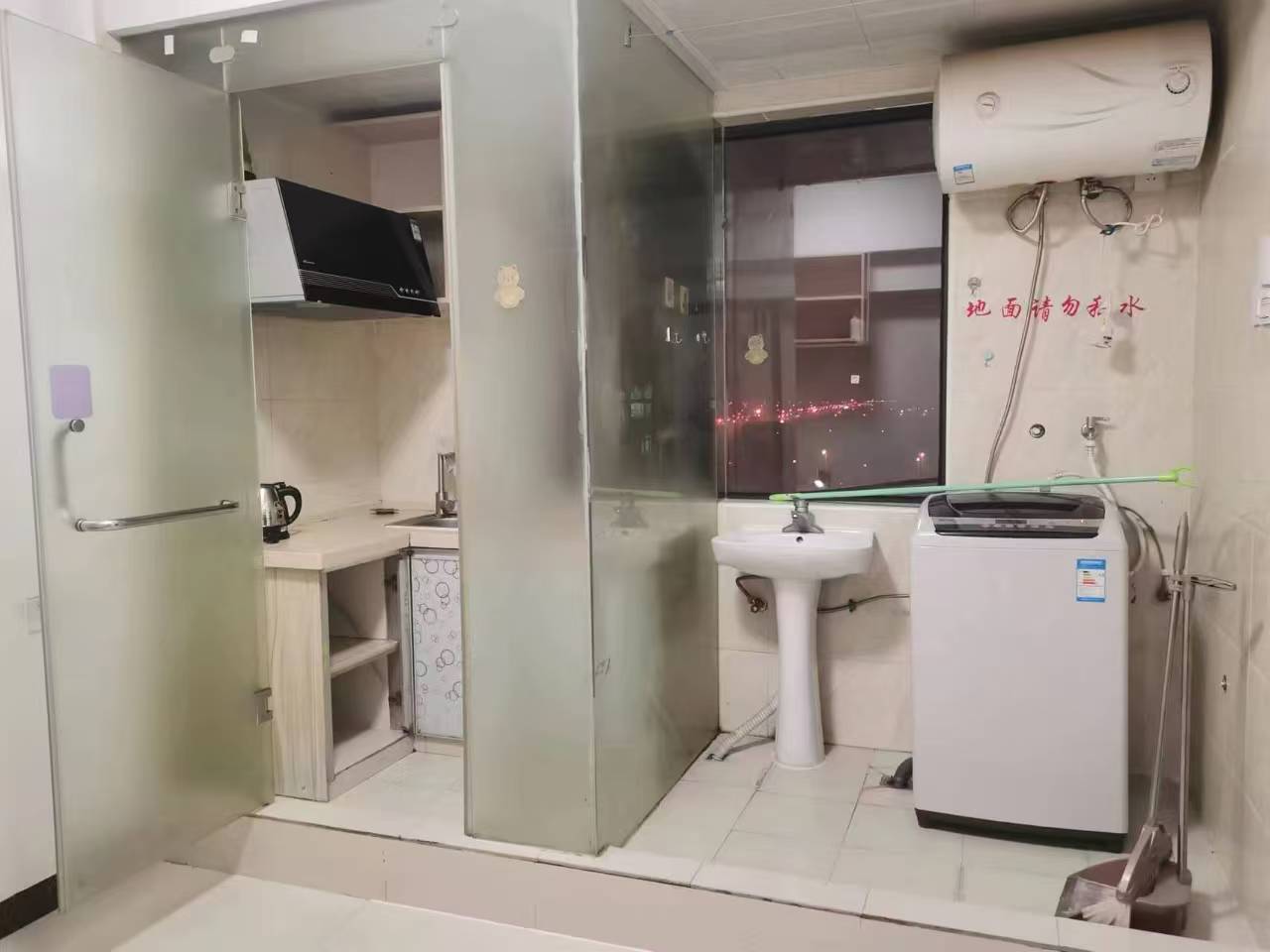 和景家园一期  1室0厅0卫    1500.0元/月 和景家园一期  1室0厅0卫    1500.0元/月室内图1