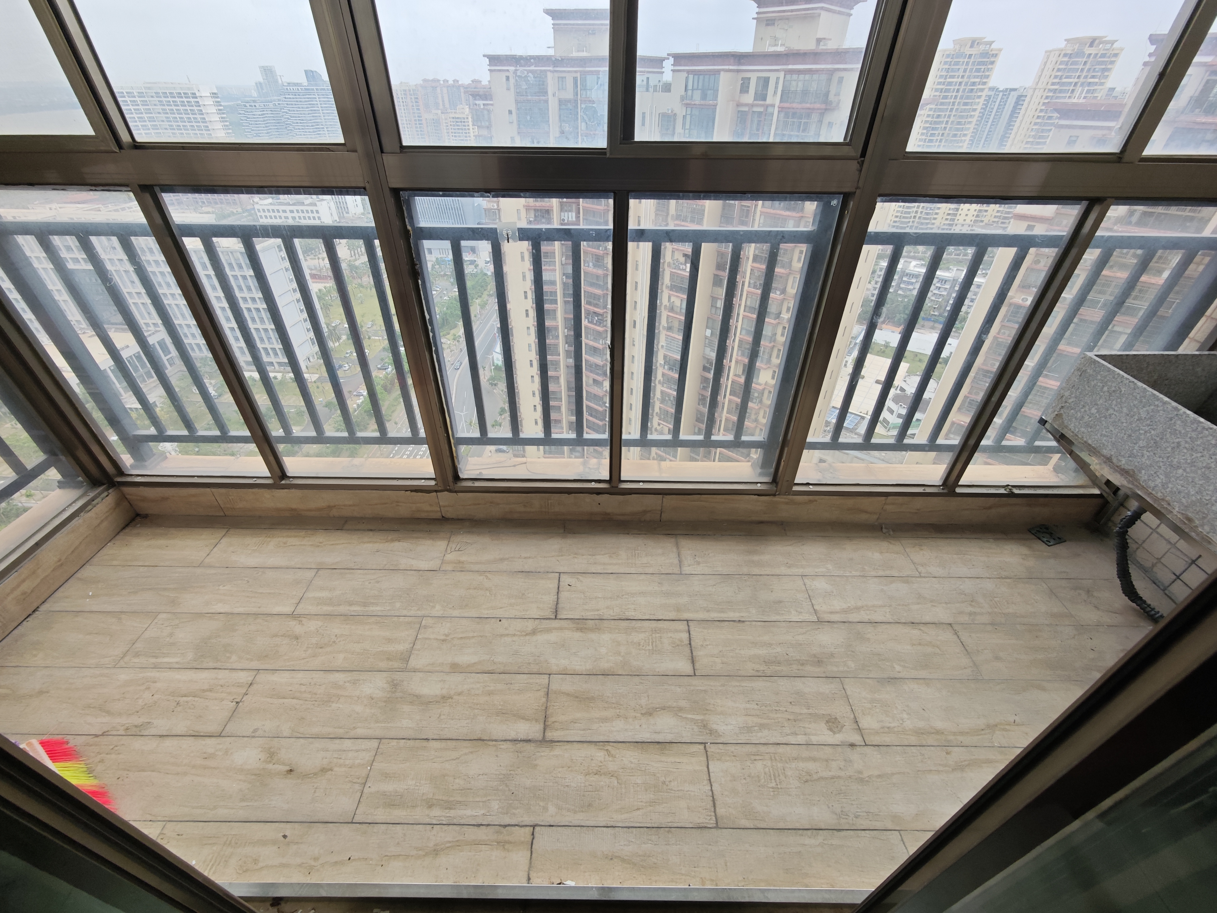 滨江绿都 3室2厅2卫 2700.0元/月 滨江绿都 3室2厅2卫 2700.0元/月室内图