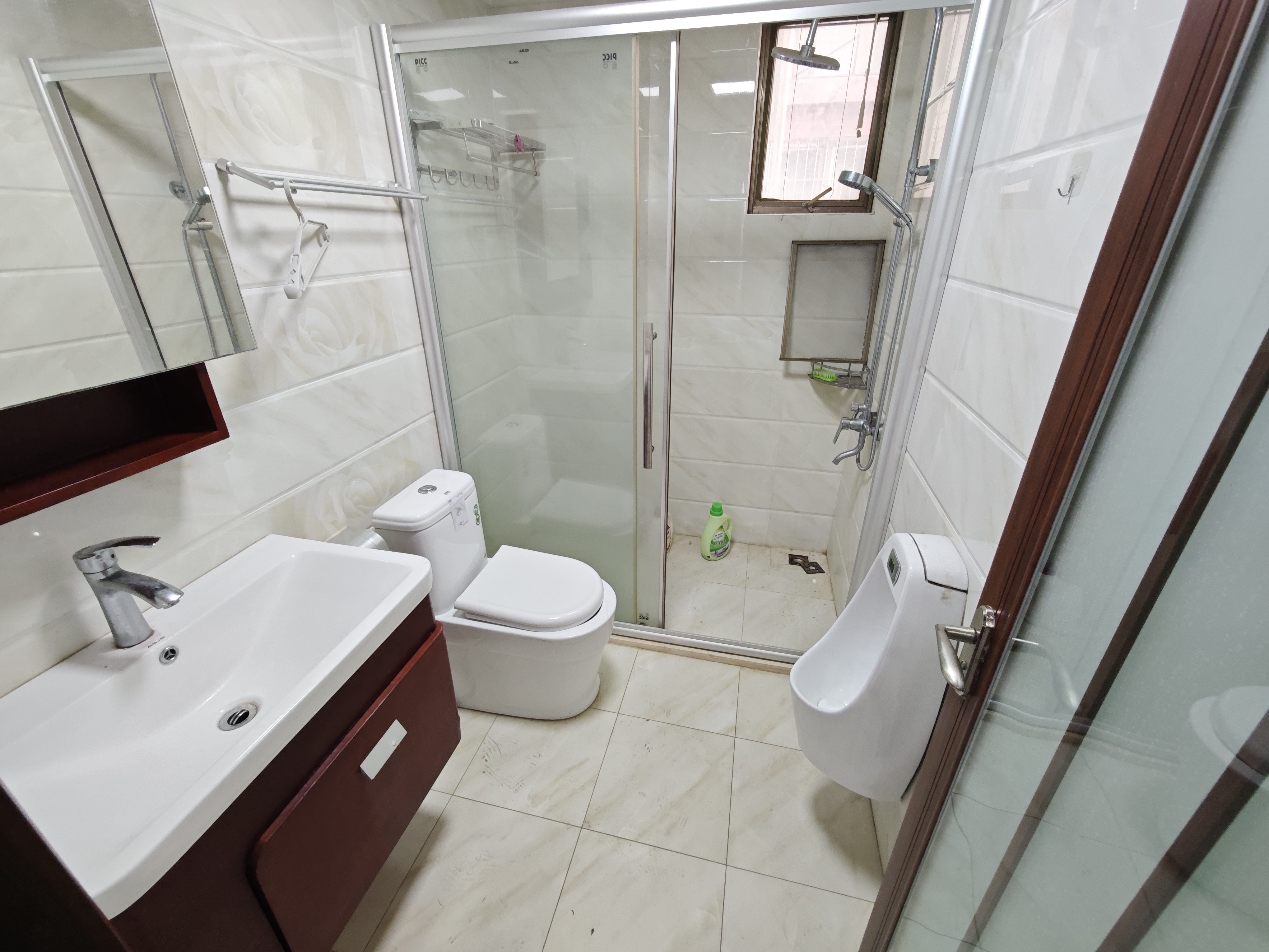 滨江绿都 3室2厅2卫 2700.0元/月 滨江绿都 3室2厅2卫 2700.0元/月室内图