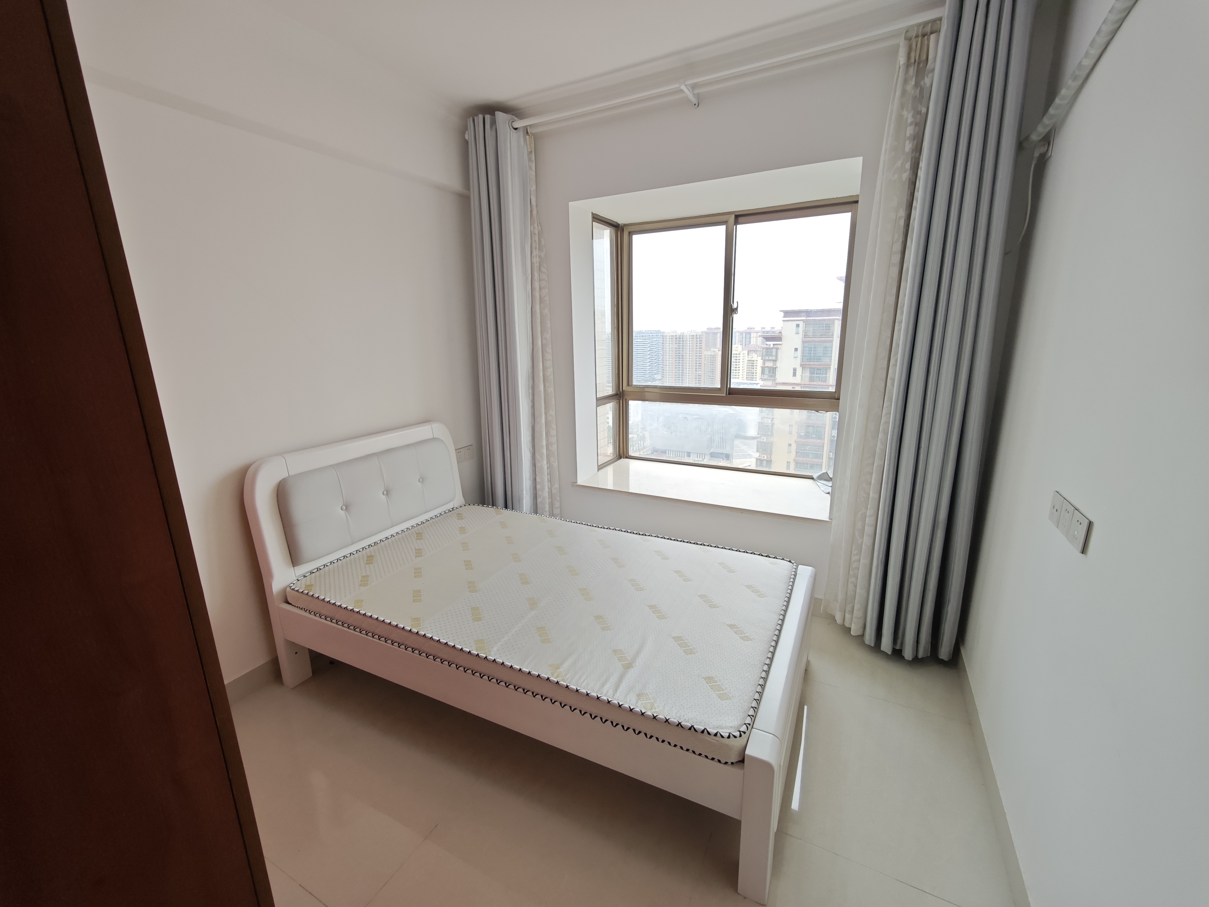 滨江绿都 3室2厅2卫 2700.0元/月 滨江绿都 3室2厅2卫 2700.0元/月室内图