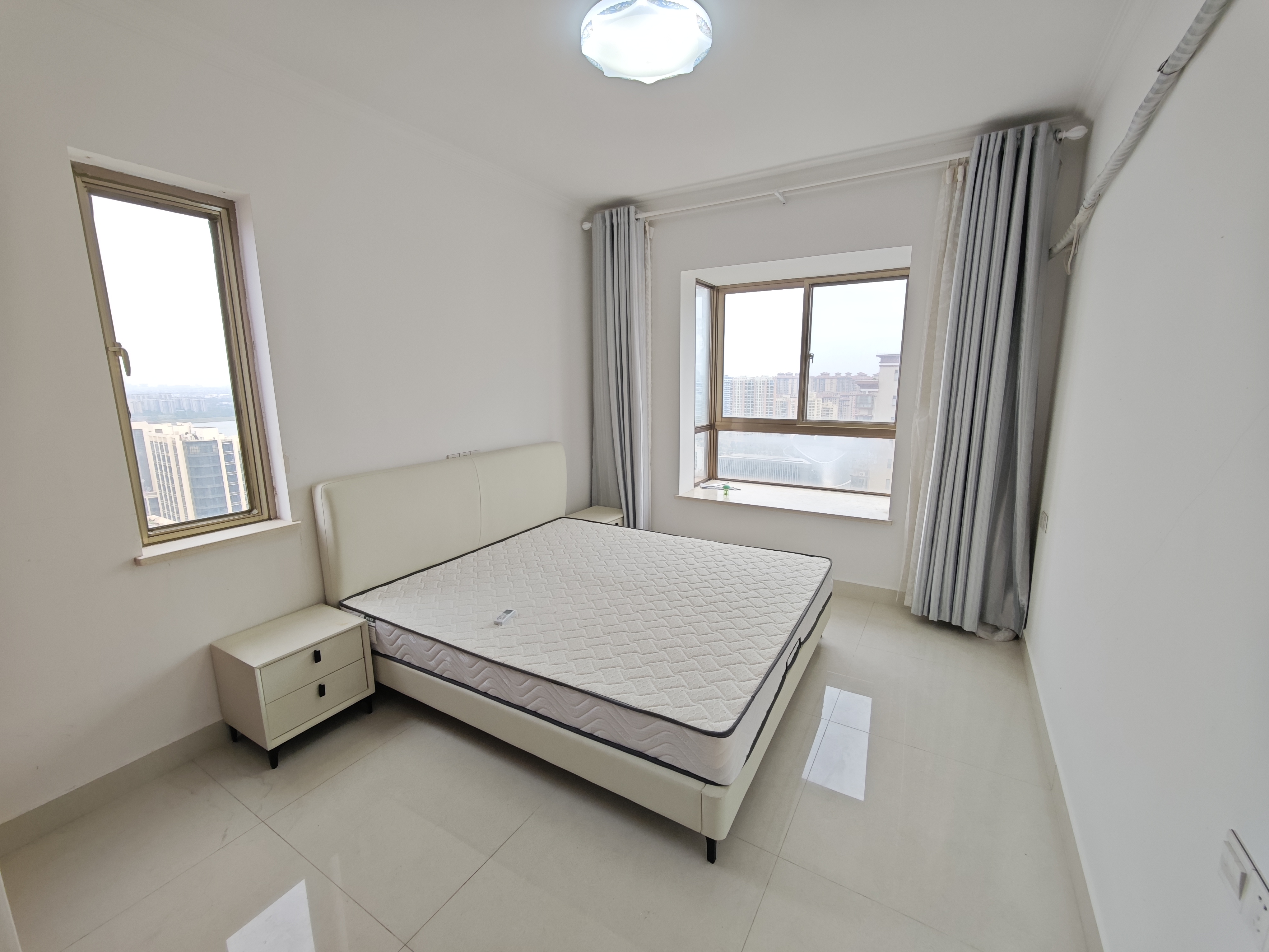 滨江绿都 3室2厅2卫 2700.0元/月 滨江绿都 3室2厅2卫 2700.0元/月室内图