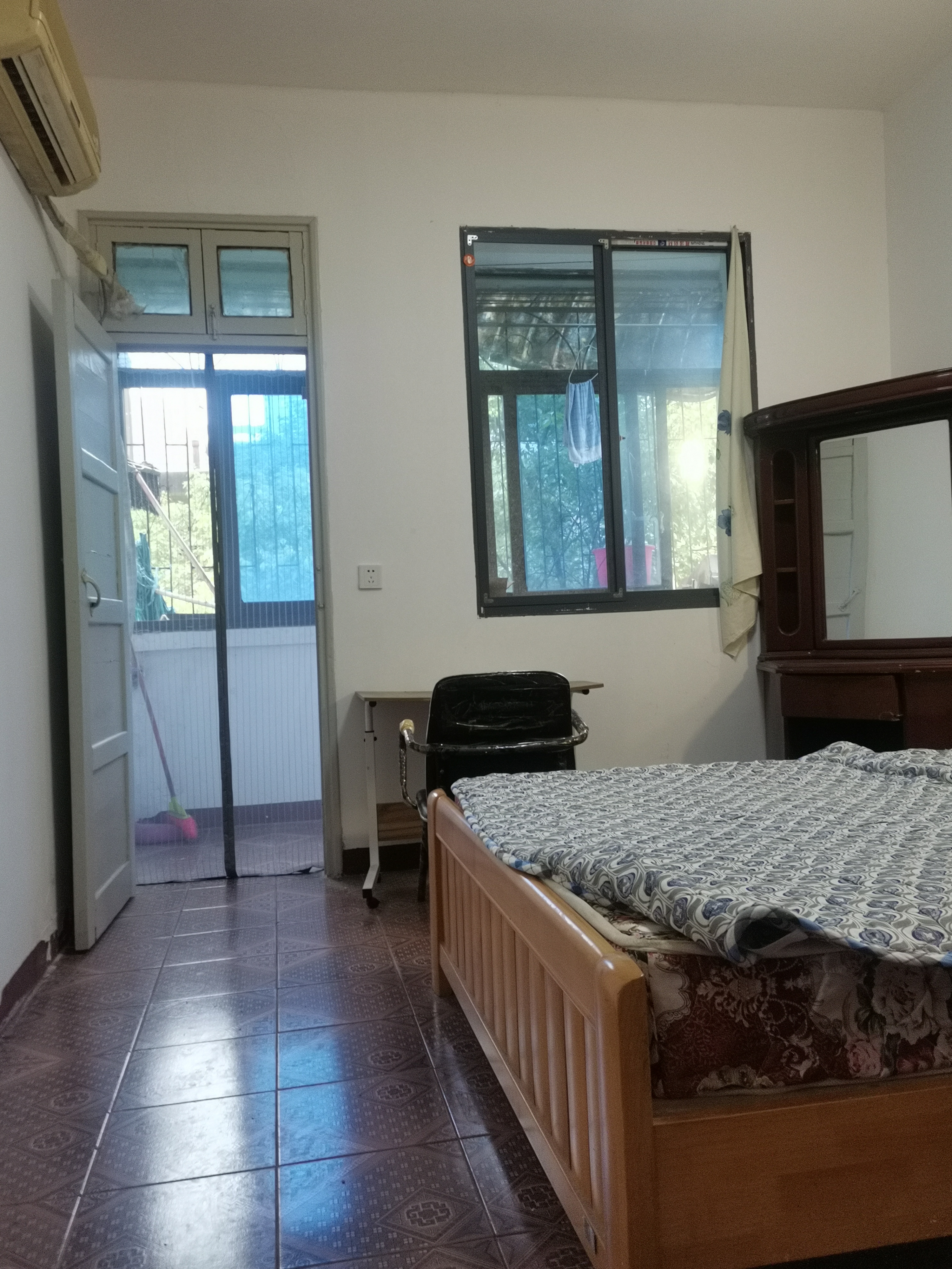 湘雅医院职工宿舍南院 2室1厅1卫 2200.0元/月 湘雅医院职工宿舍南院 2室1厅1卫 2200.0元/月室内图