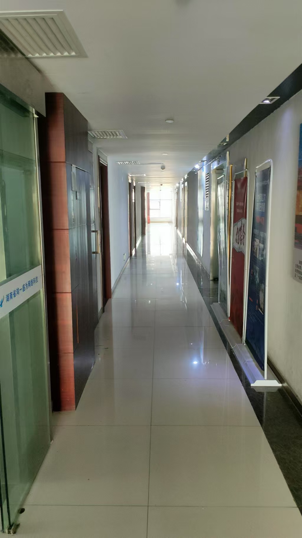 华尔兹 1室1厅1卫 1000.00元/月 华尔兹 1室1厅1卫 1000.00元/月室内图