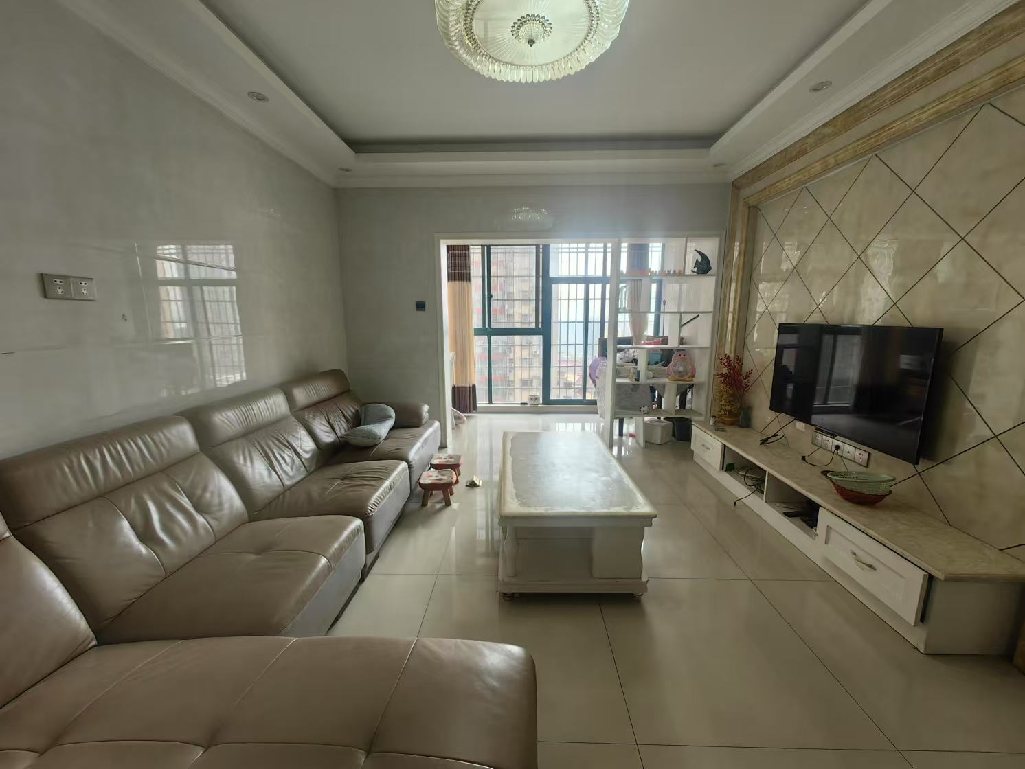 红建滨水铭城  2室2厅1卫    1200.0元/月 红建滨水铭城  2室2厅1卫    1200.0元/月室内图1